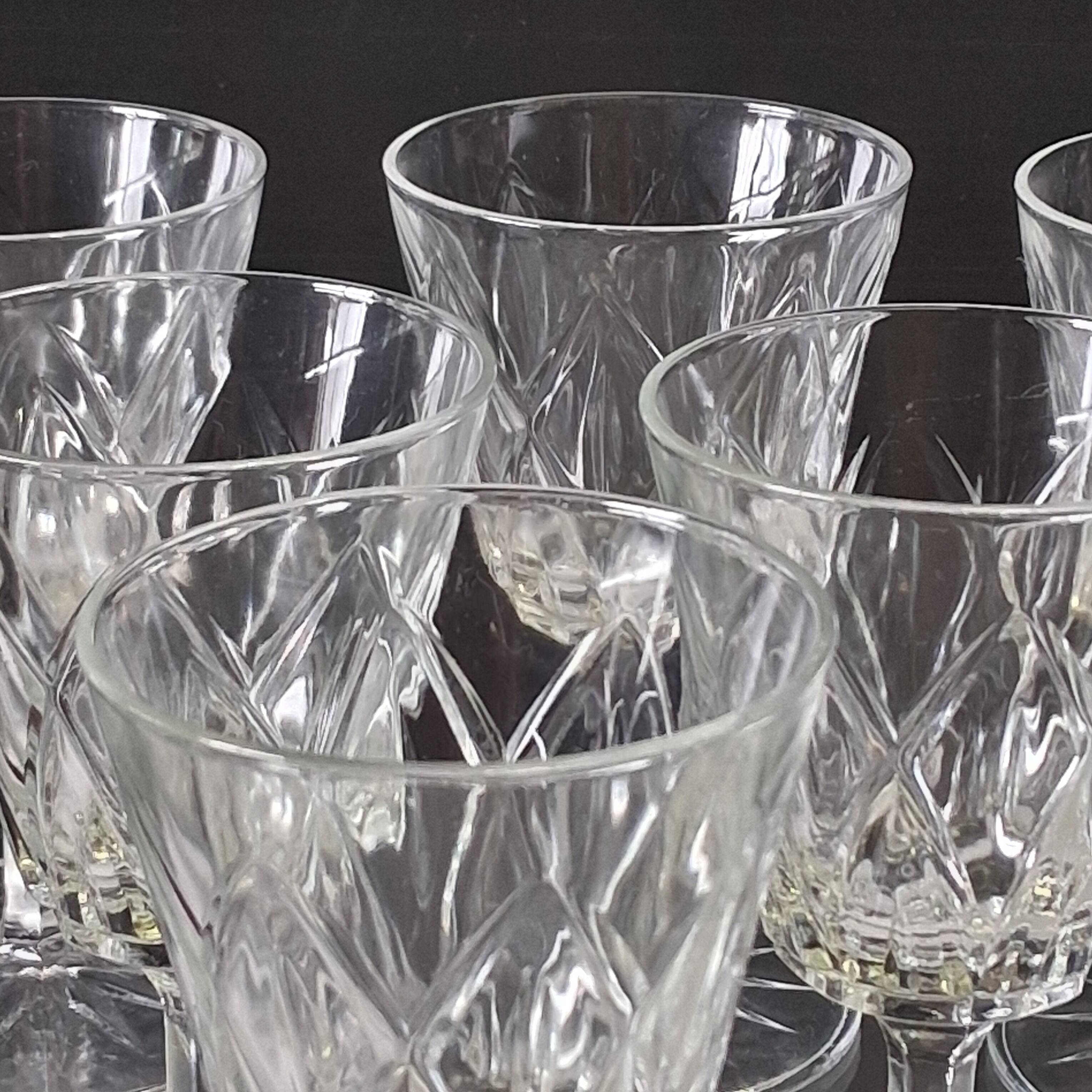 6 digestif glasses from the VMC crystal factory in Reims in good condition.