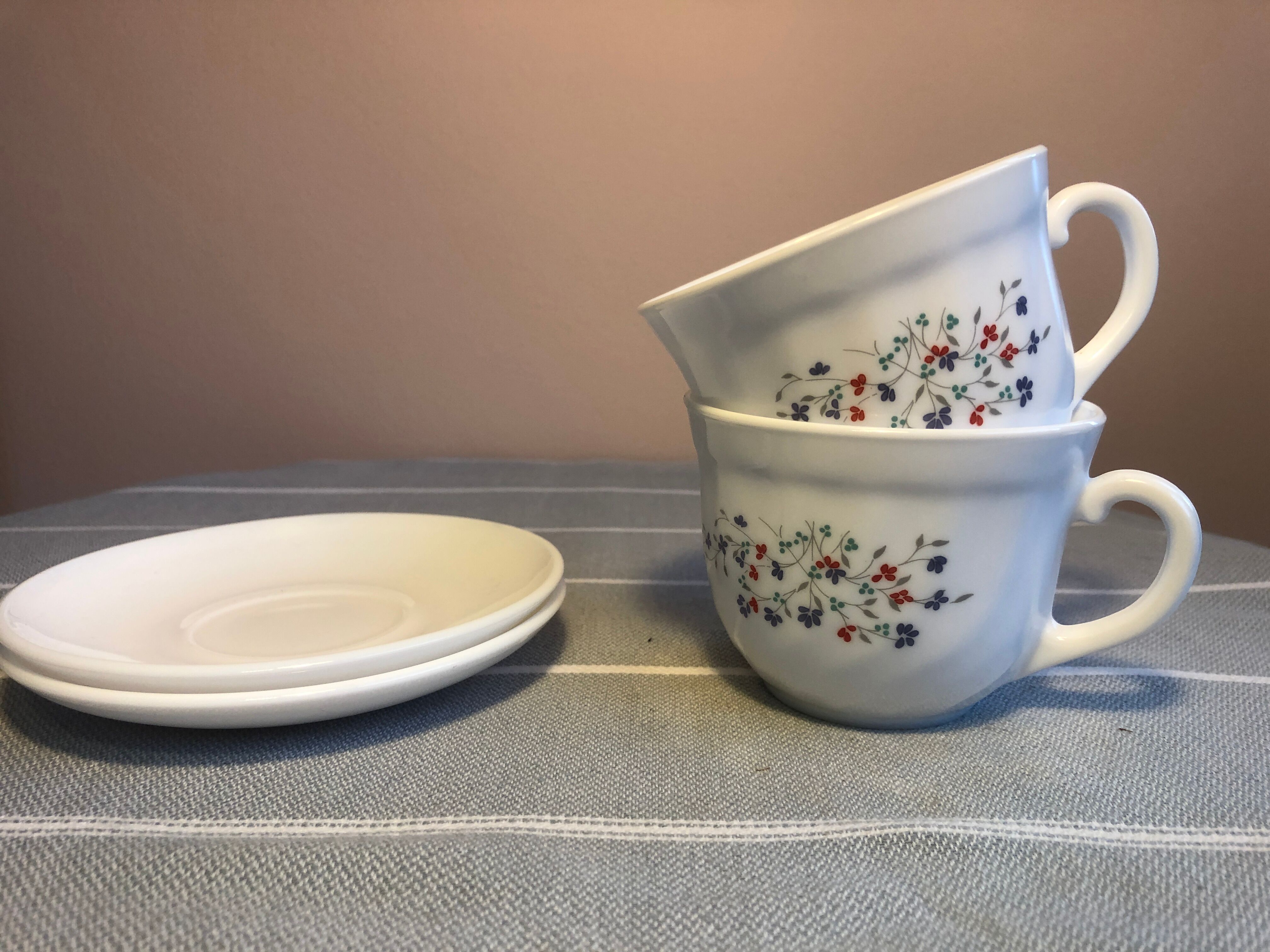 Arcopal cups and under cups decoration liberty, vintage 80's