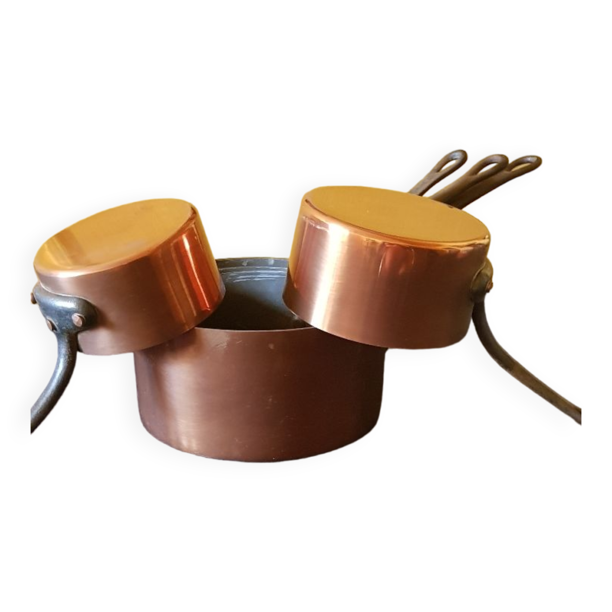 Series of 5 tinned copper saucepans. Great height.