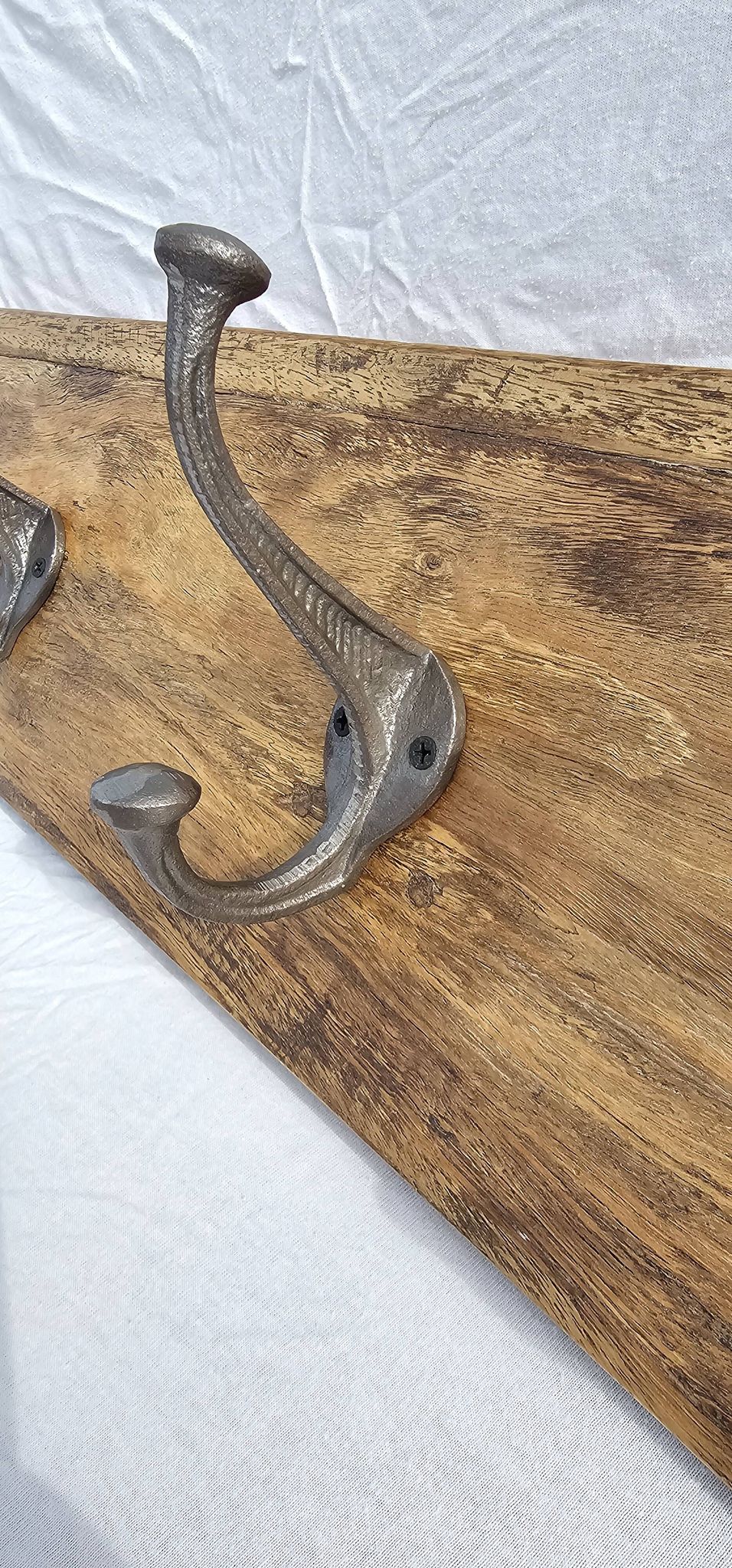 Teak coat rack with 8 double cast iron hooks