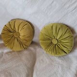 2 velvet cushions