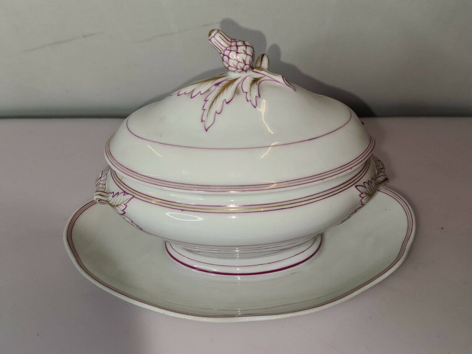 Porcelain gravy boat