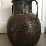 Jar jug with old coves in hammered copper middle east deco xixème