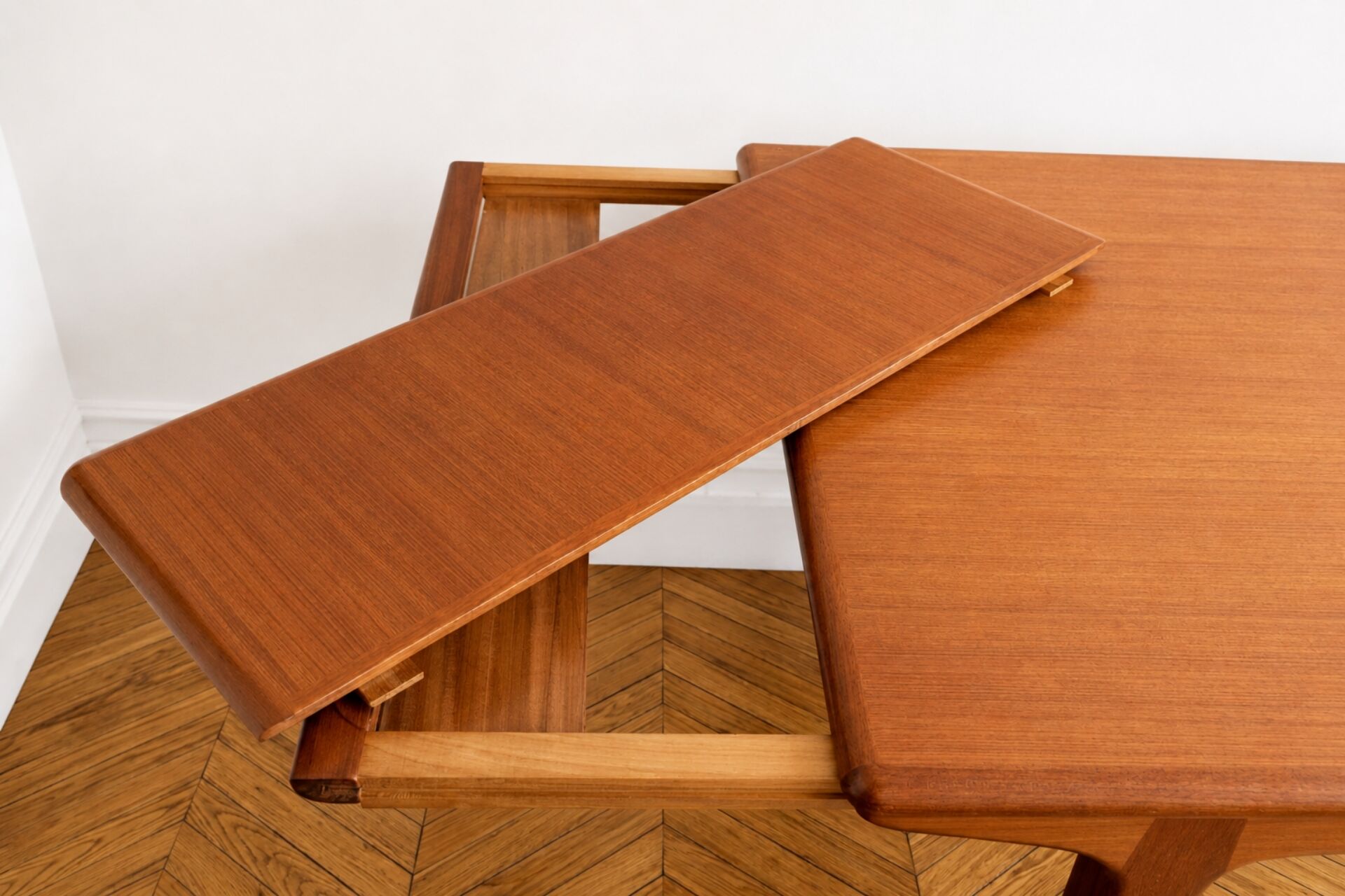 Rare - Grande table de salle à manger scandinave en teck par Johannes