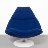 Fauteuil pivotant Artifort bleu F590 – Geoffrey D. Harcourt