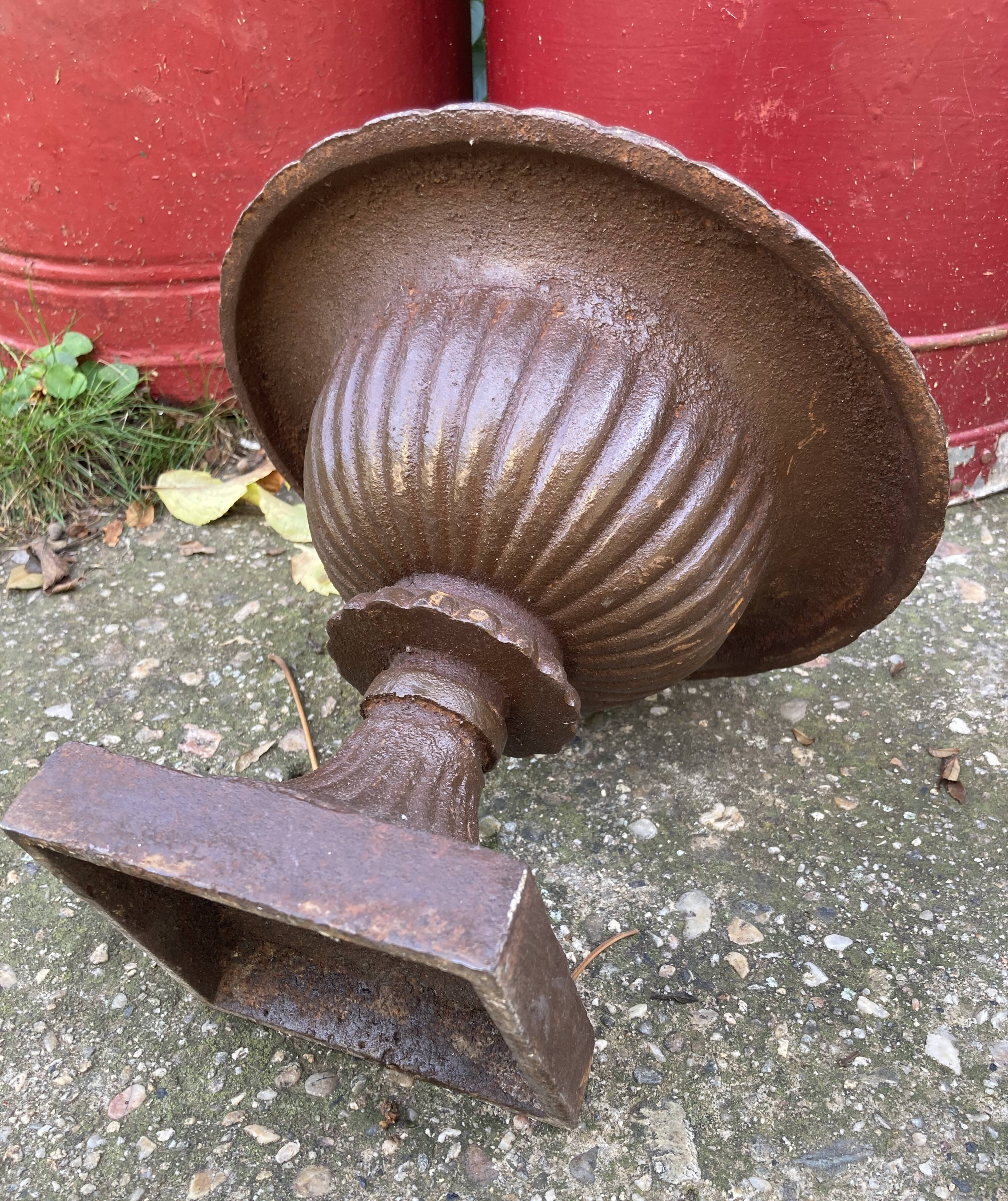 Antique Medici cast iron vase - Height 21 cm