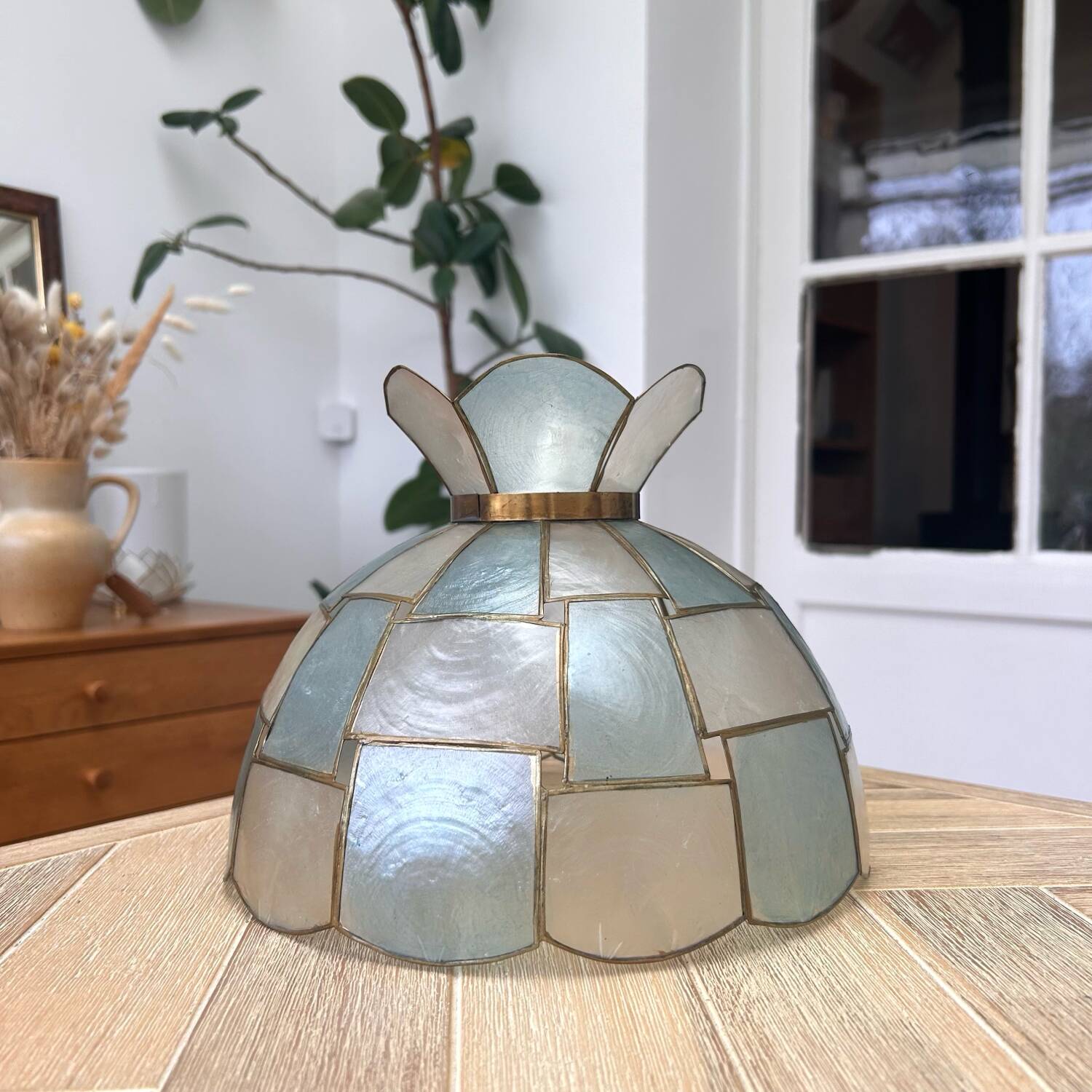 Mother-of-pearl pendant "Illusion"