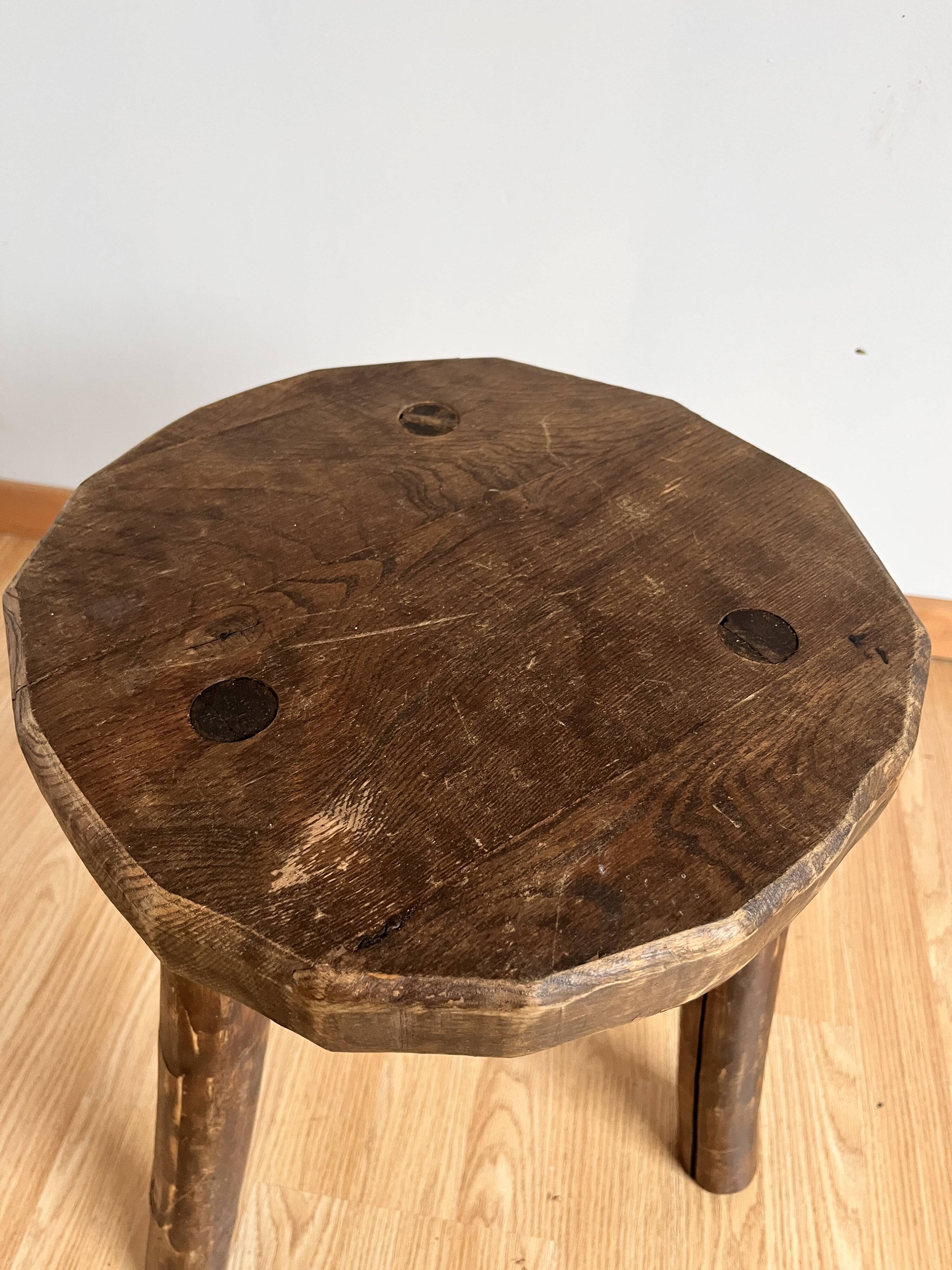 Tabouret tripode
