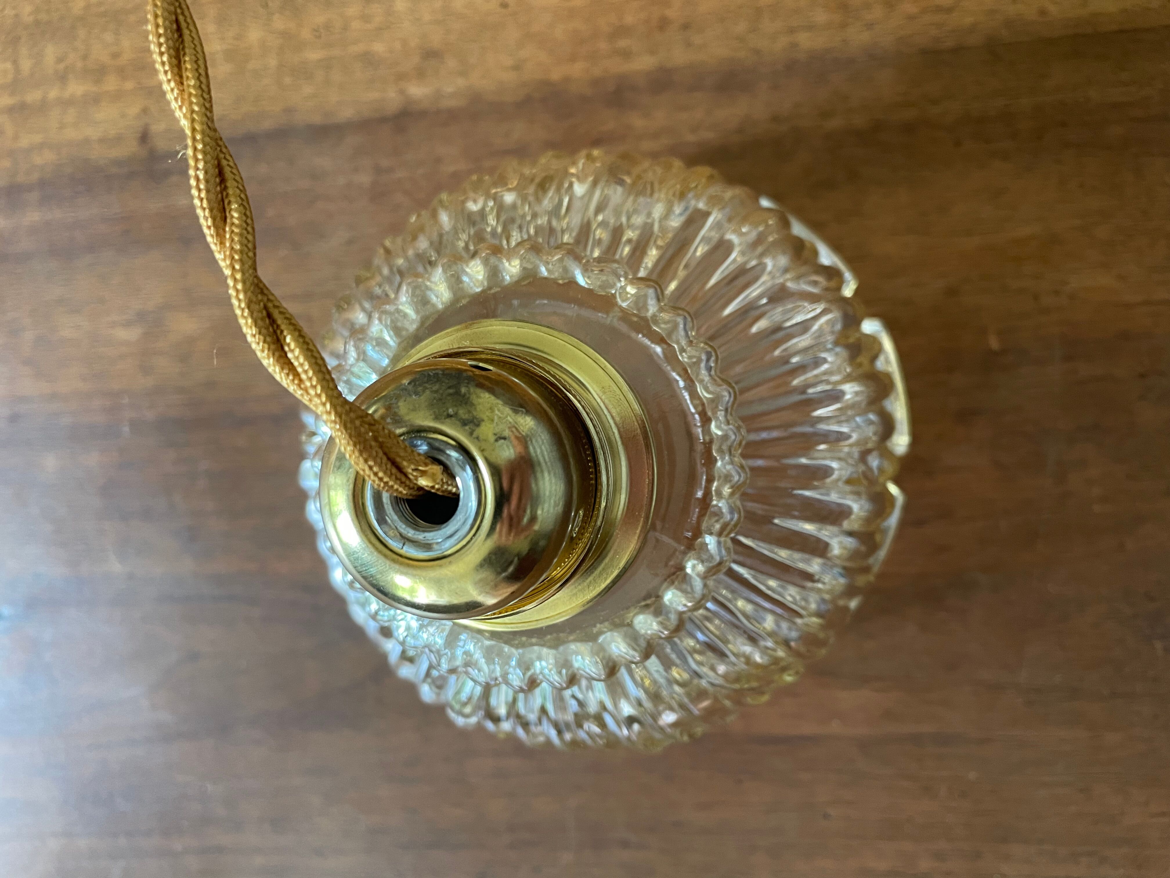 Molded glass suspension