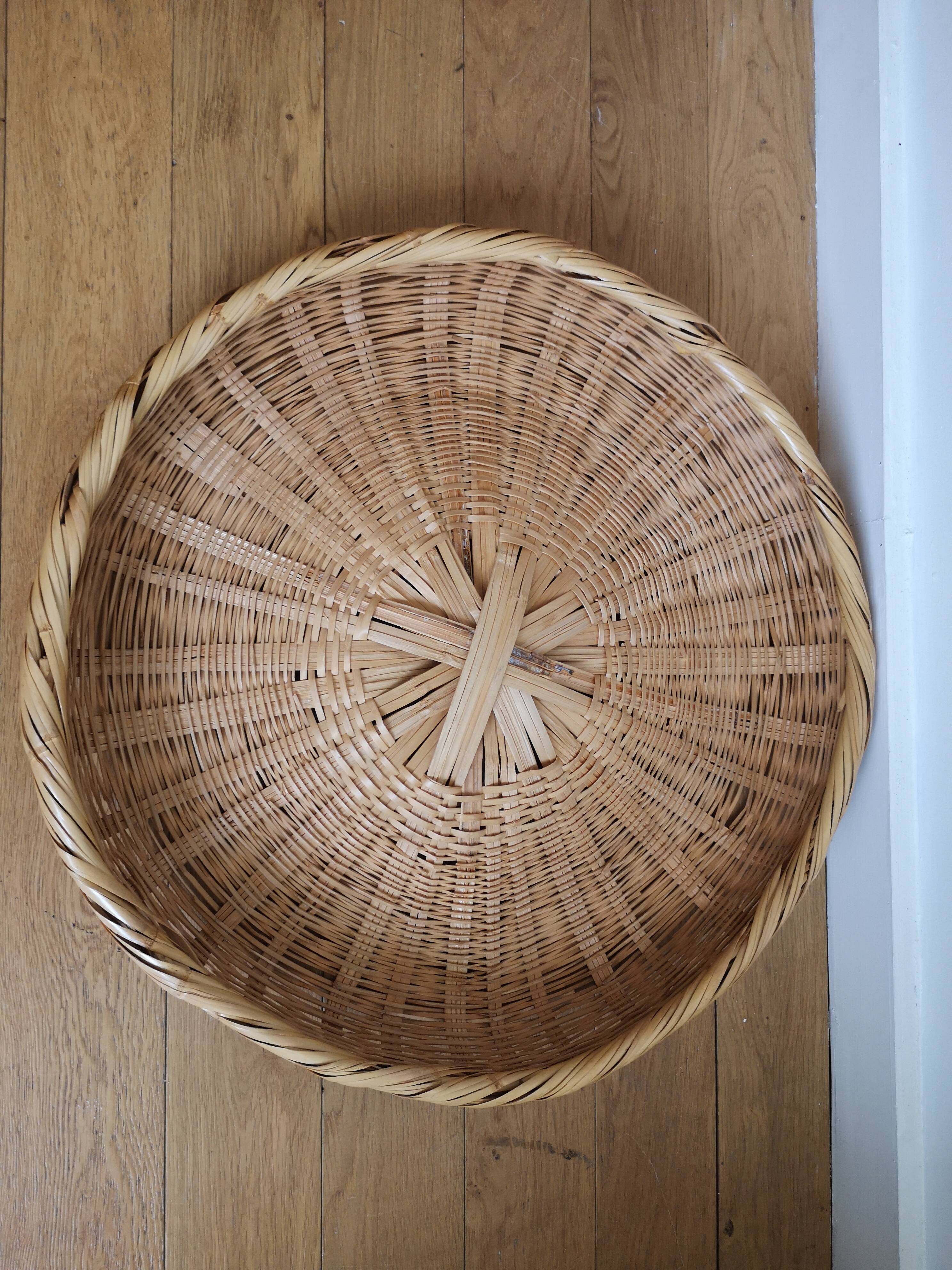 Wicker basket with lid