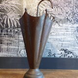 Umbrella door in the shape of an umbrella