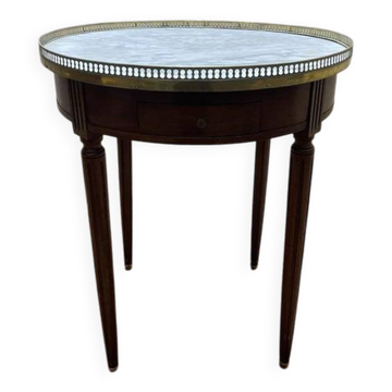 Table bouillotte de style Louis XVI en acajou et marbre.