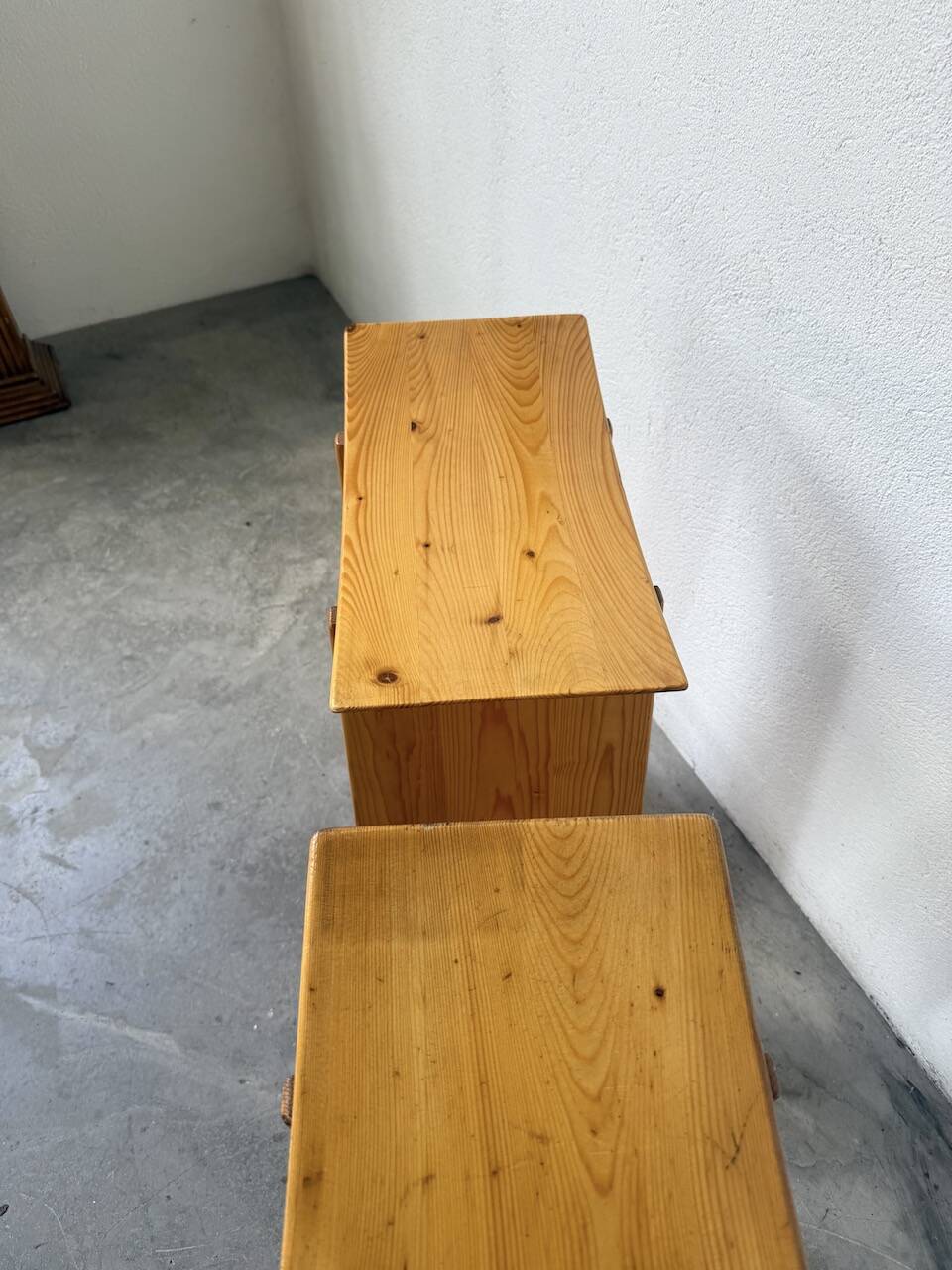 Scandinavian pine stools with Japanese inspiration.