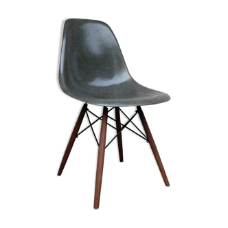 DSW Charles & Ray Eames Chair for Herman Miller Grey Elephant Grey Dowel
