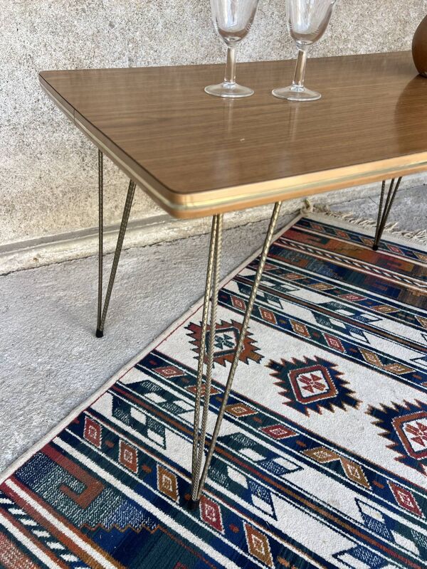 Petite table basse vintage en Formica - pieds Eiffel