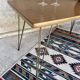 Petite table basse vintage en Formica - pieds Eiffel