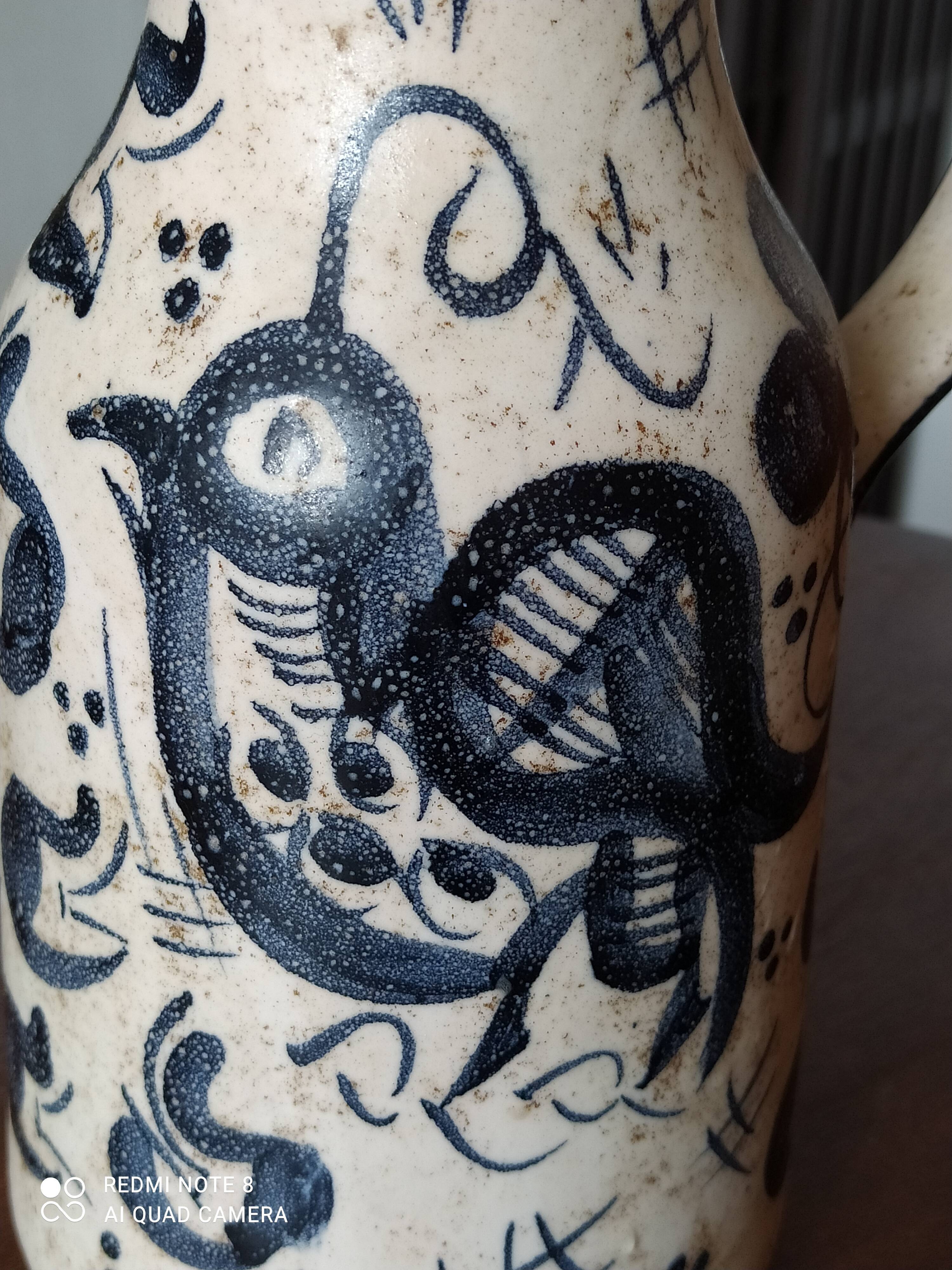 Pichet en céramique signé Artesa motif oiseau
