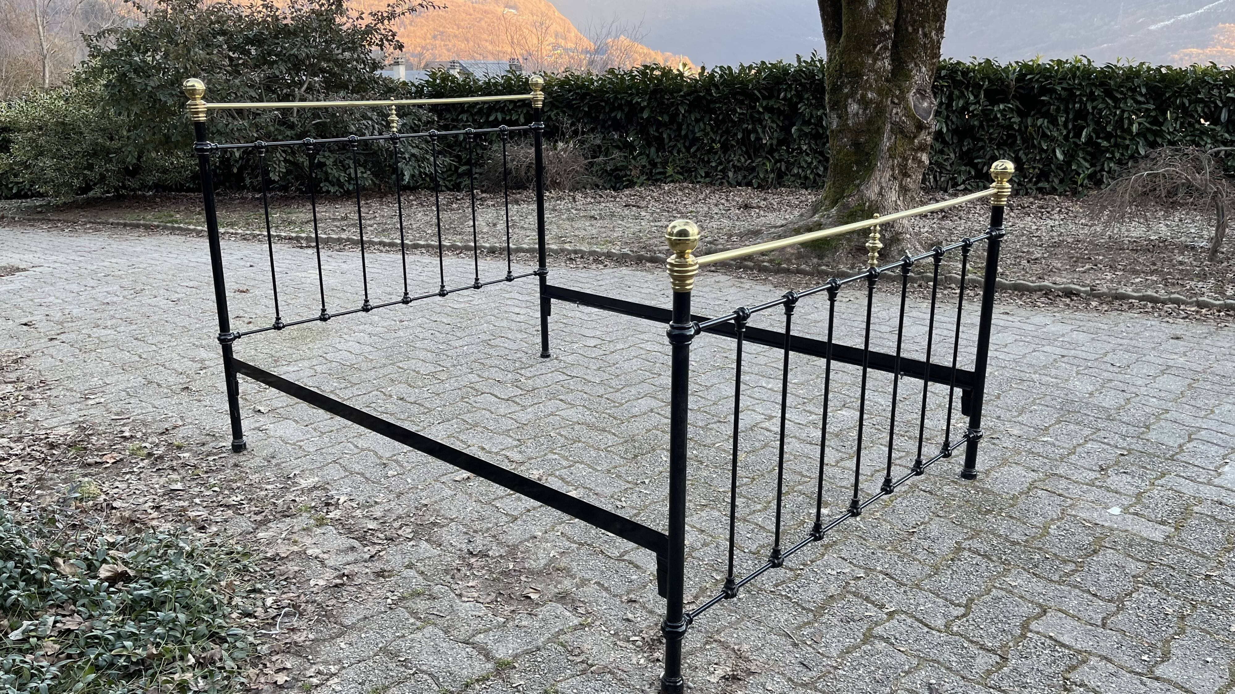 Antique bed 140x190 iron and brass