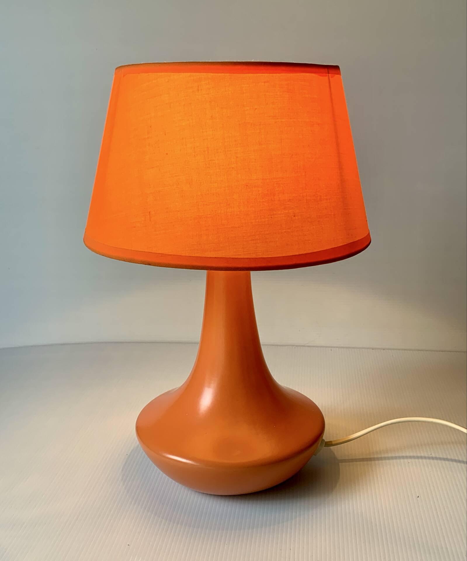 Lampe à poser pied tulipe orange 1970