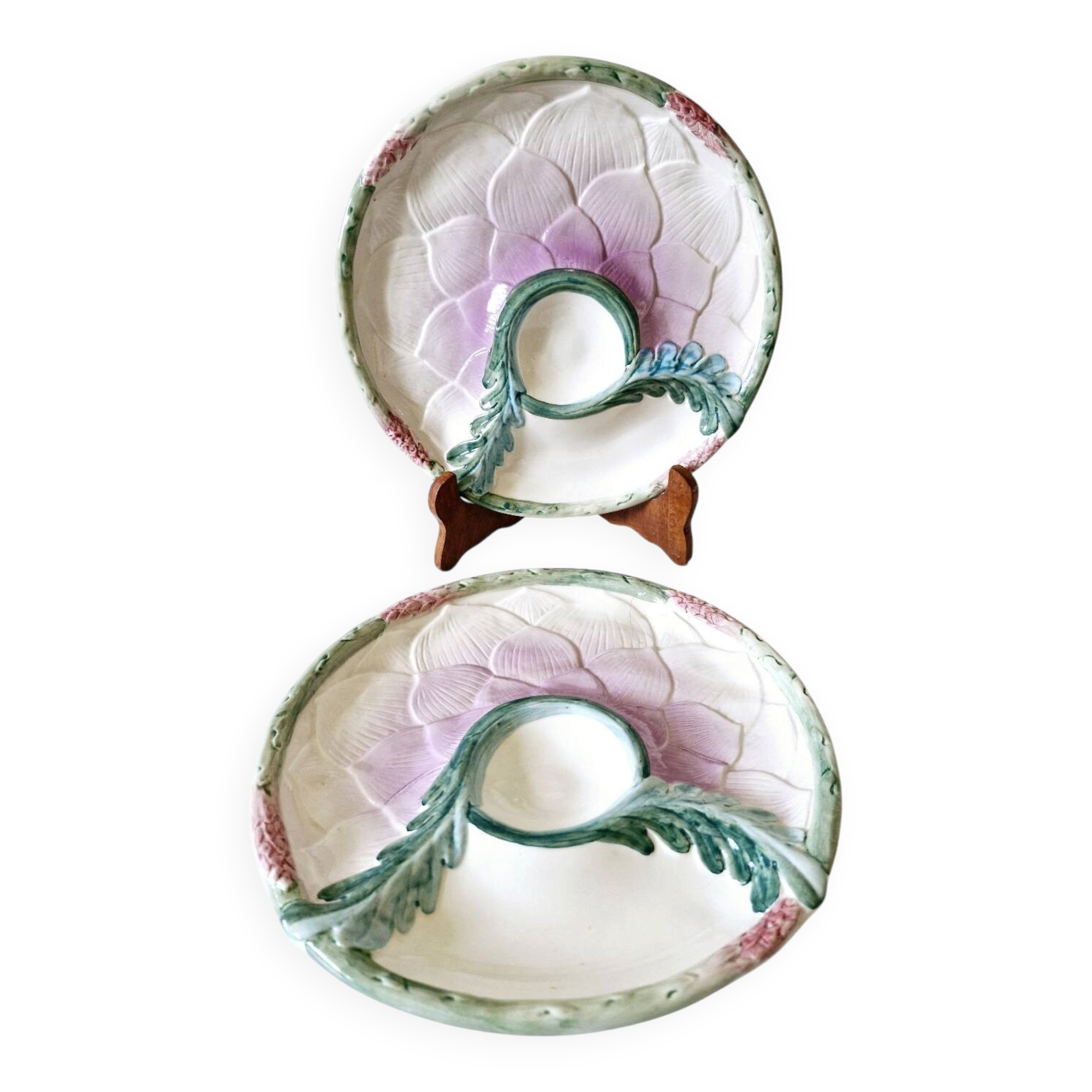 2 vintage artichoke plates in majolica.