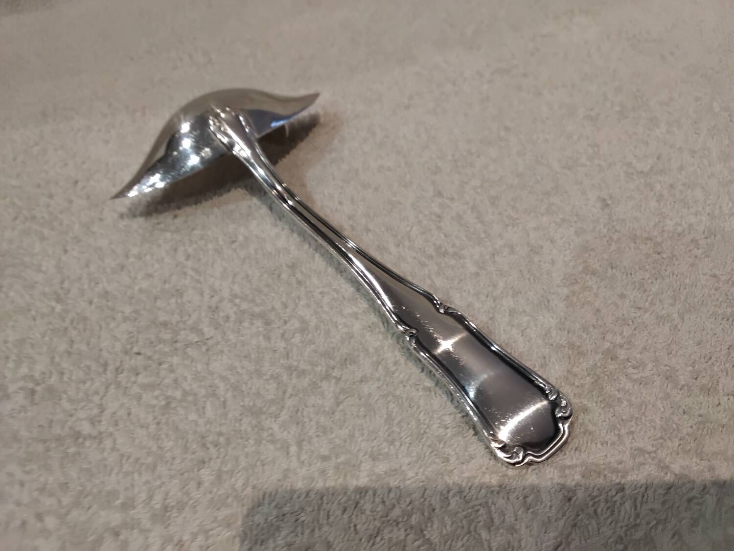 Silver-plated metal ladle for fats and lean meats, by silversmith Ercuis Valencay, 17.6cm