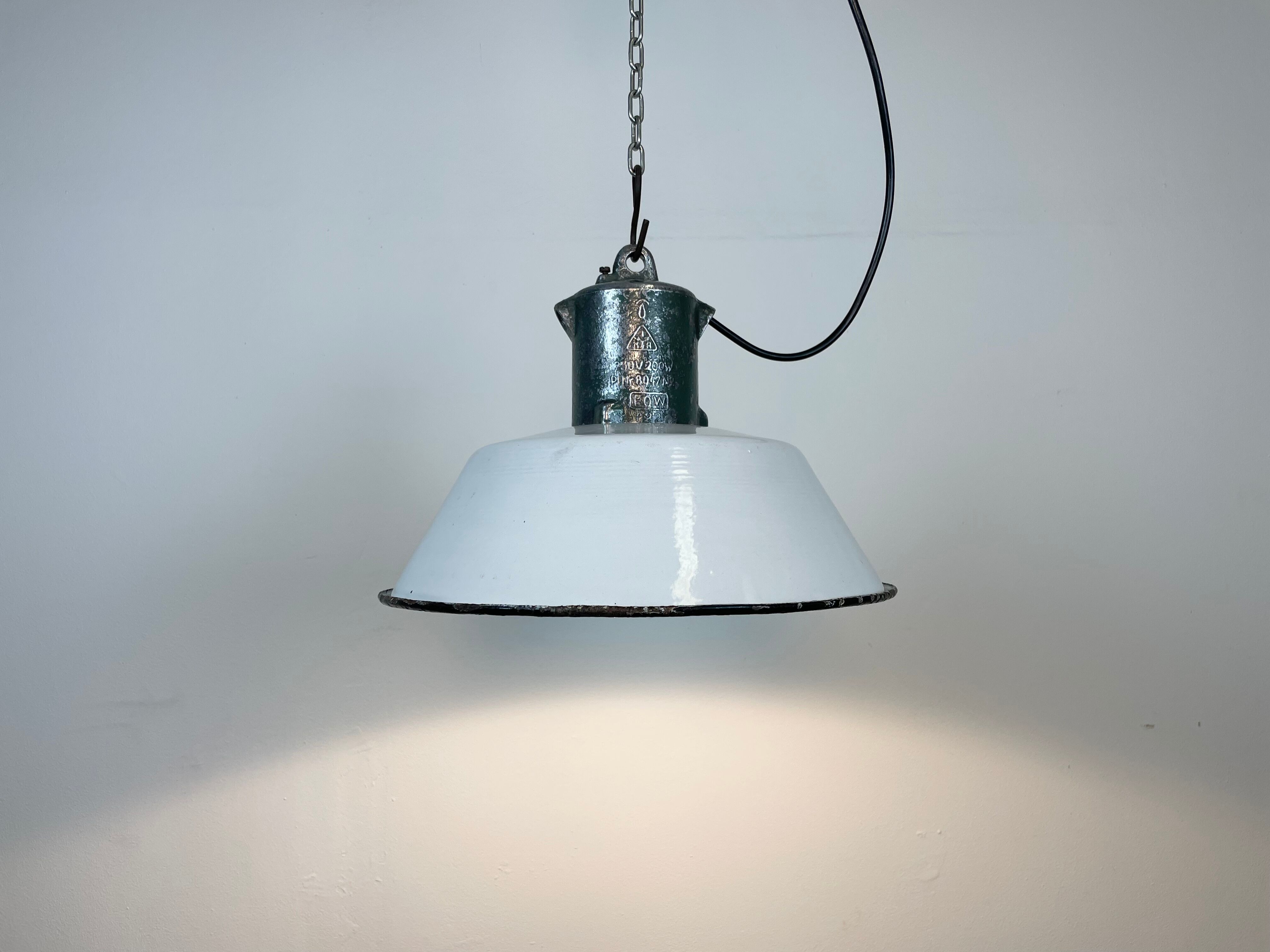 Industrial White Enamel Industrial Lamp with Cast Aluminium Top from EOW, 1950s