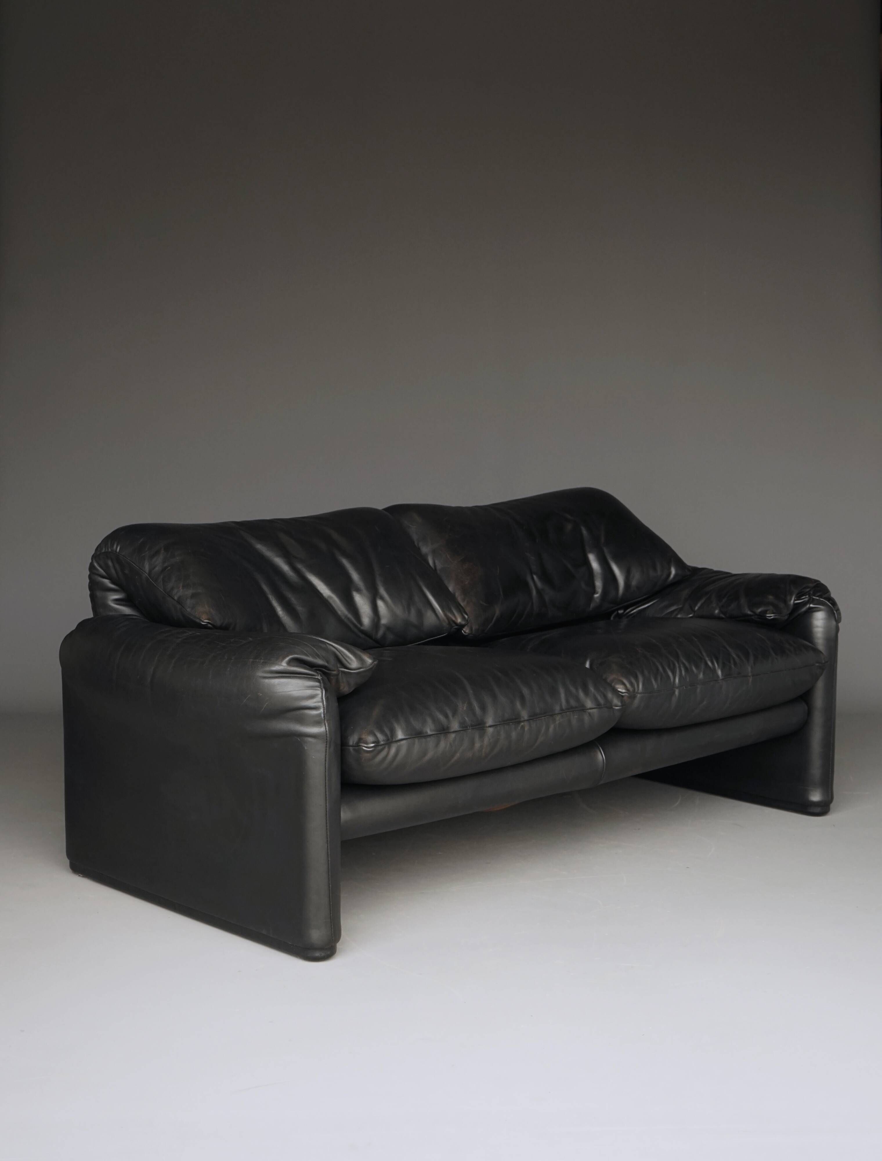 Two seater Maralunga Sofa in Black Leather for Cassina. 1970s