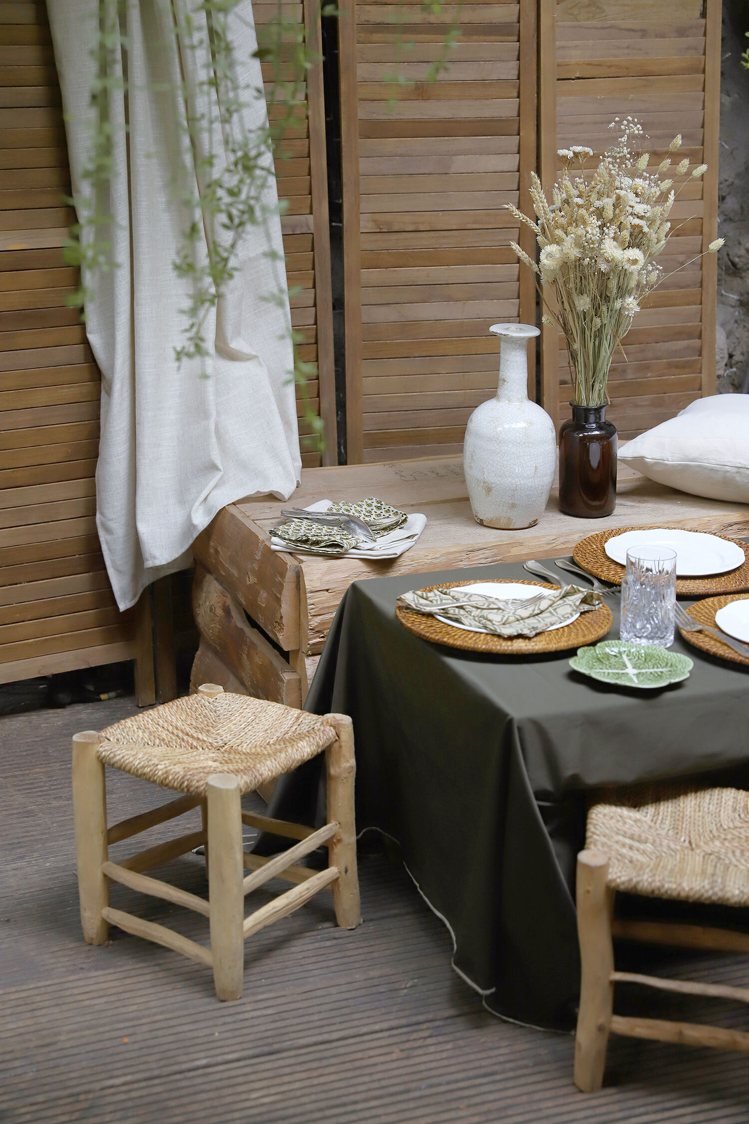 Tablecloth and towels in green upcycled linen