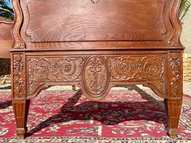 Pair of oak beds style Louis XV /Louis XVI