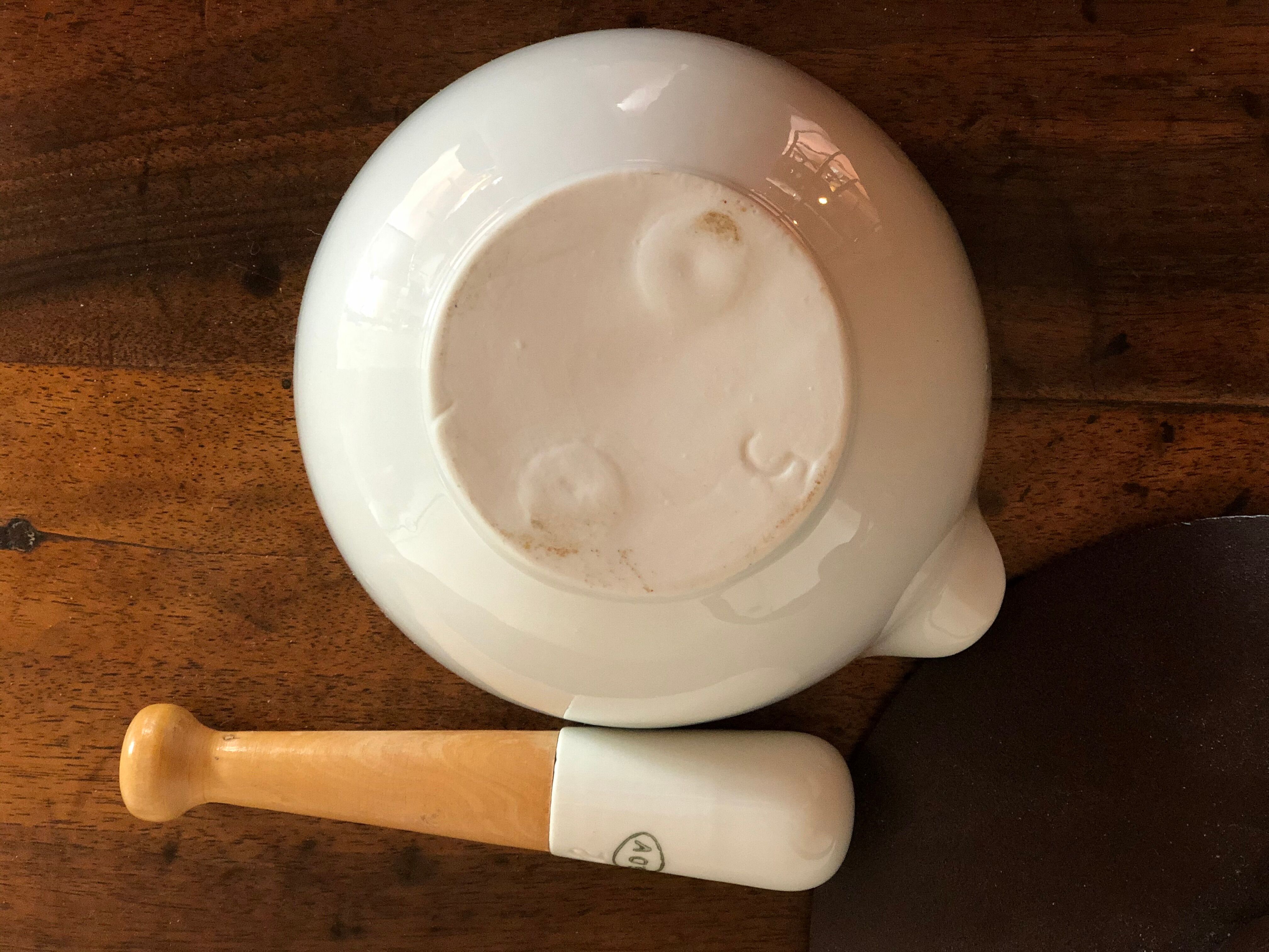 Porcelain mortar with pestle