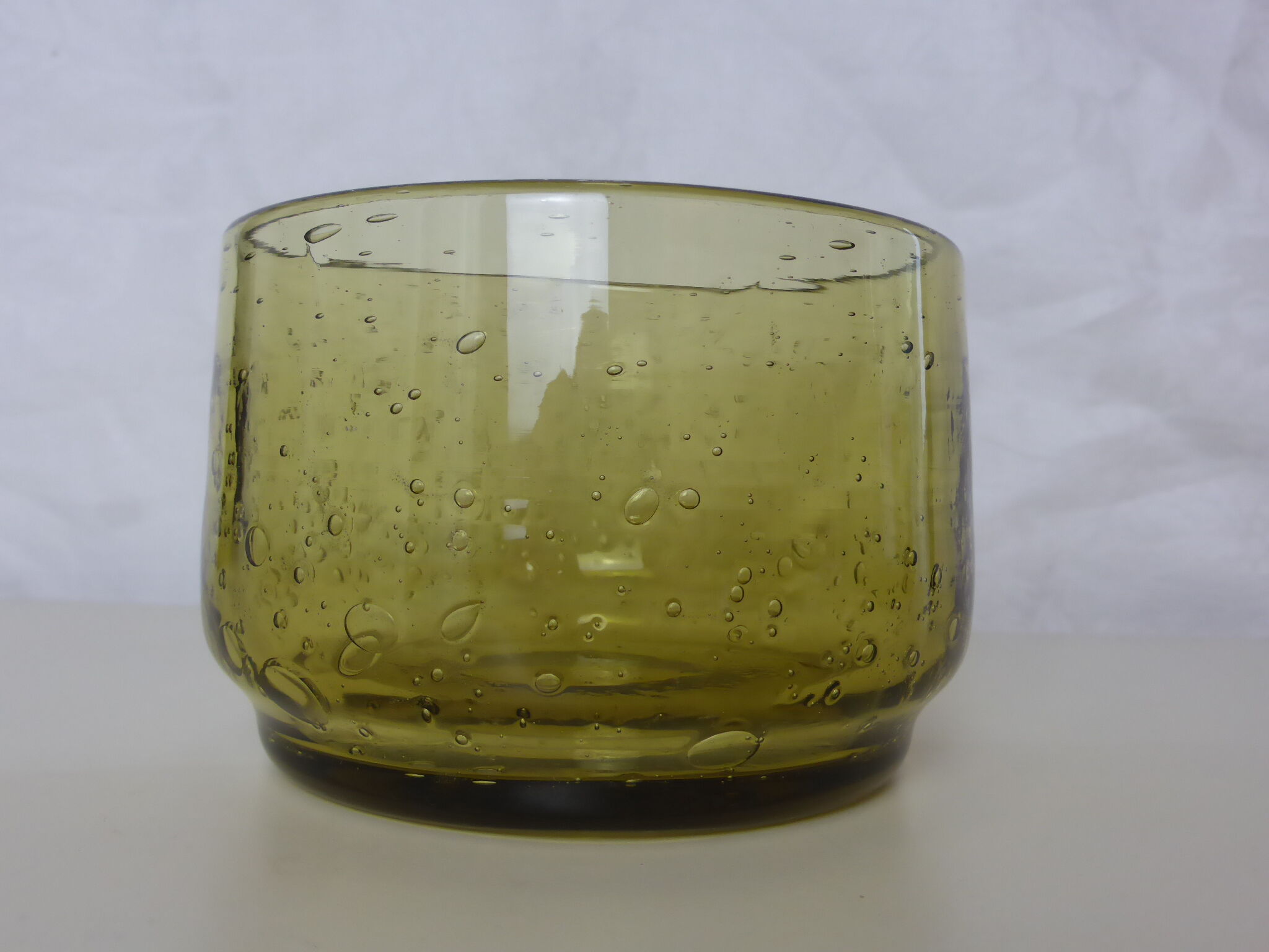 Coupe en verre bullé ocre