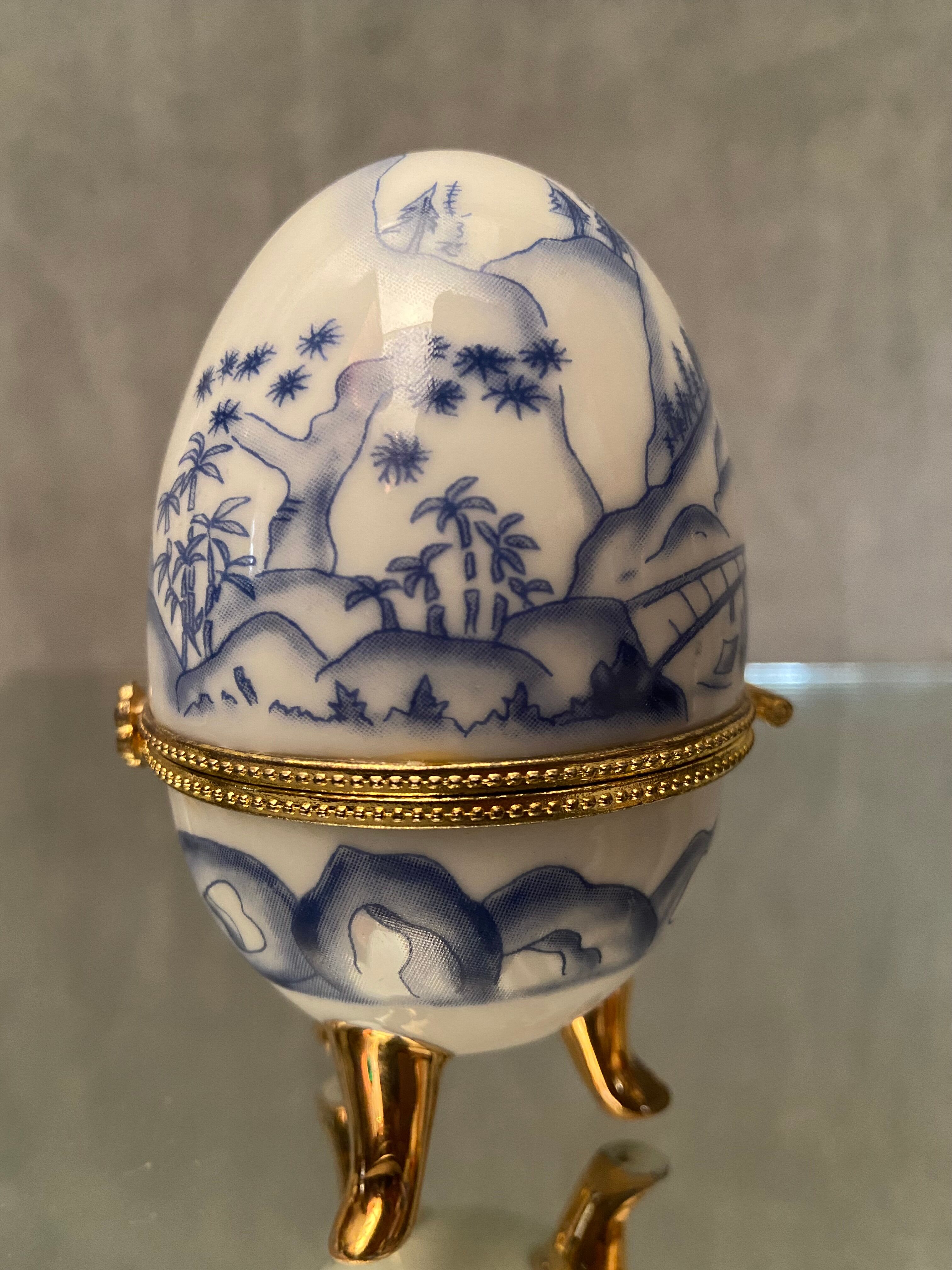 Porcelain egg box with Japan decoration gilded metal frame