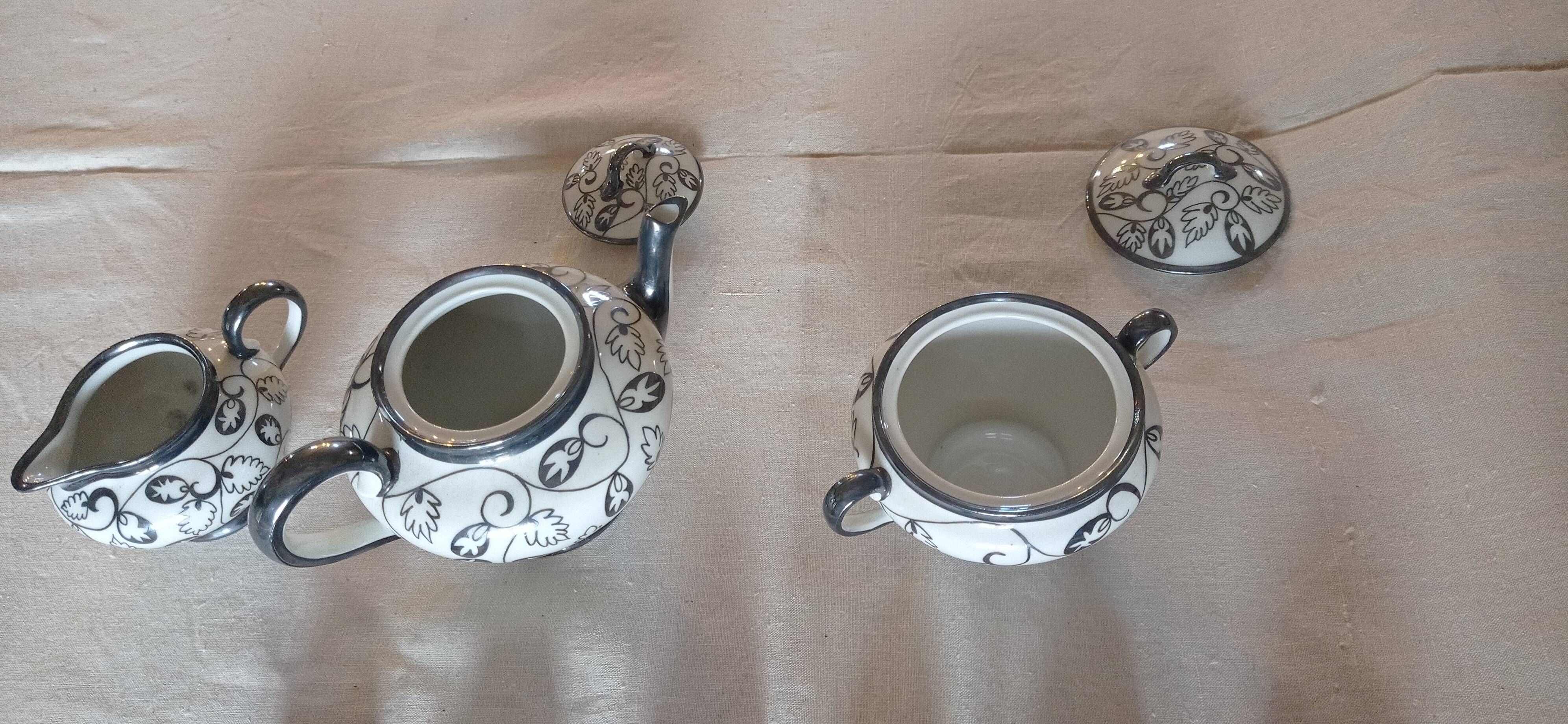 Coffee/tea service, glazed porcelain in Art Deco style, Saint Graal model.