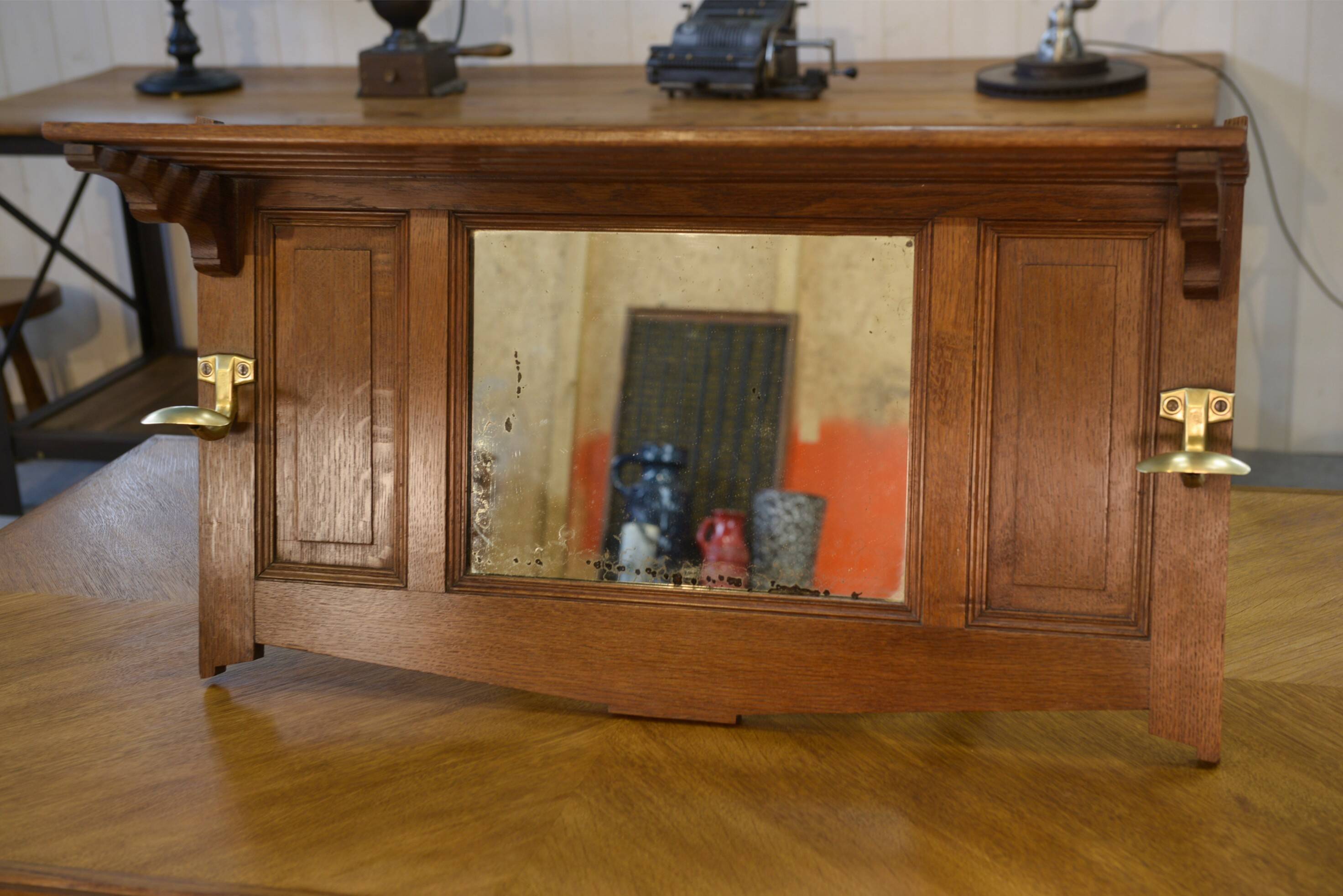 Solid oak coat rack and 2 brass hooks, Art Deco 1930s