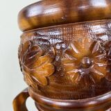 Important carved wooden jar