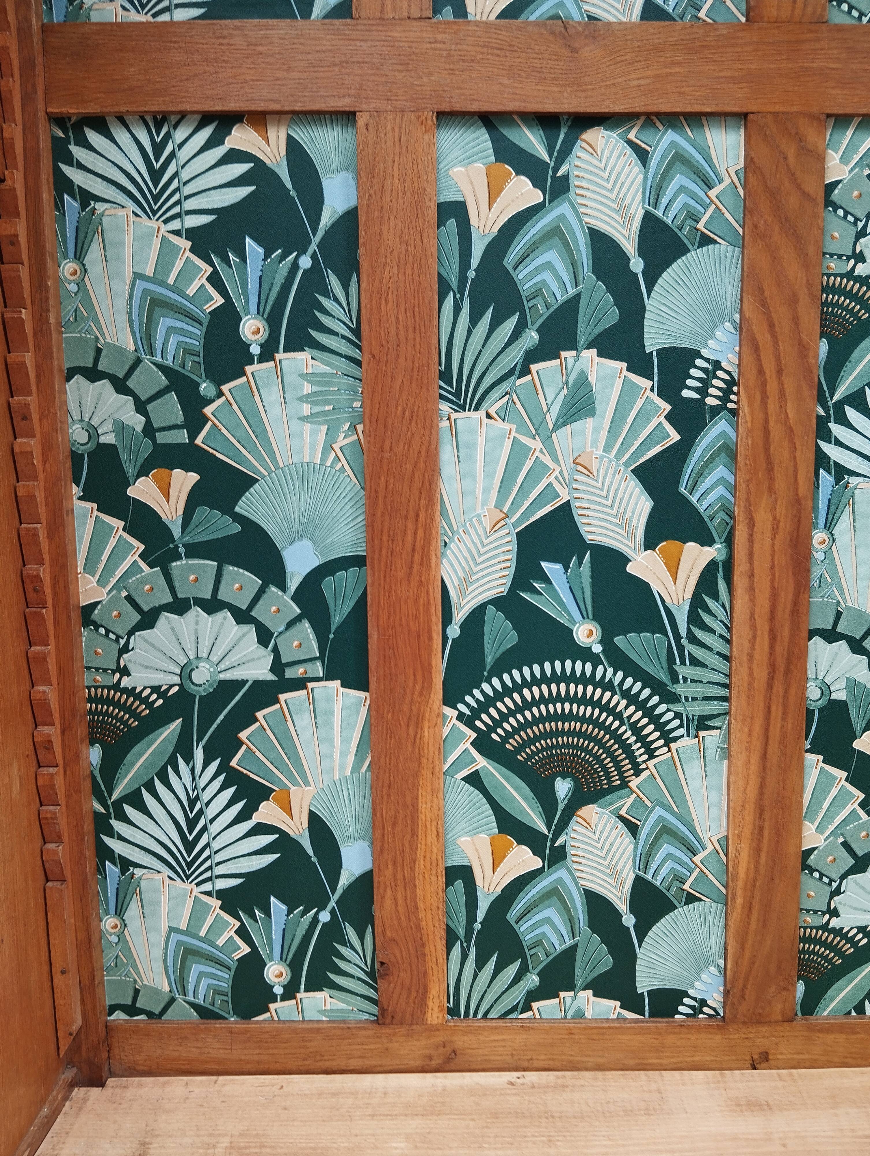 Parisian showcase cabinet year 30