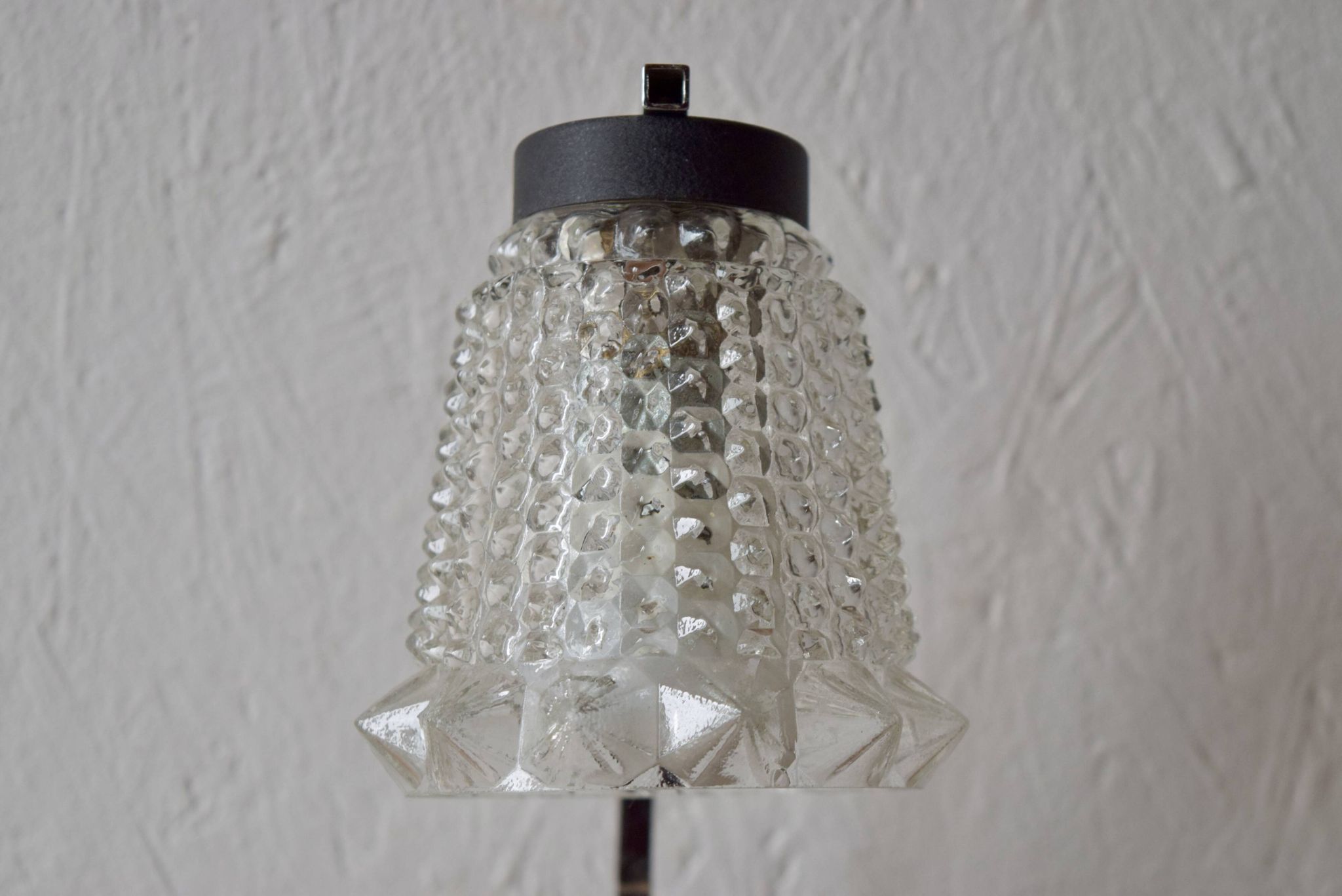 Small vintage bedside lamp in molded glass, chrome metal and steel - 1950s