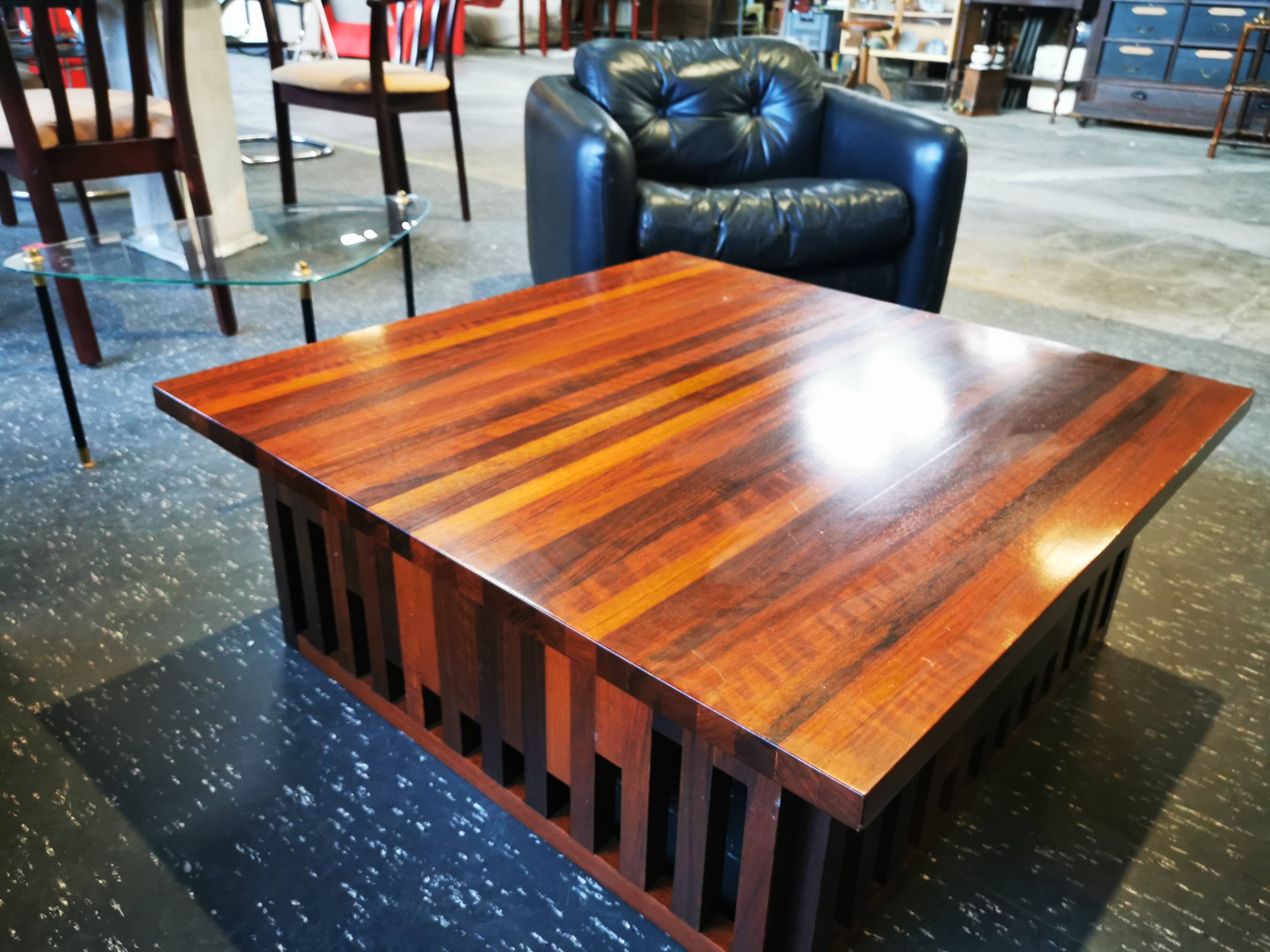 Table basse XL design vintage en bois exotique