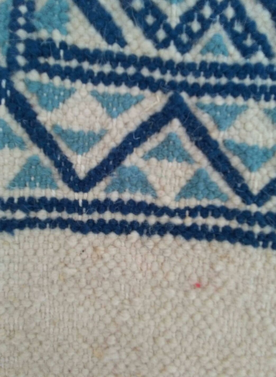 Blue and white Berber carpet wool 120 x 68 cm
