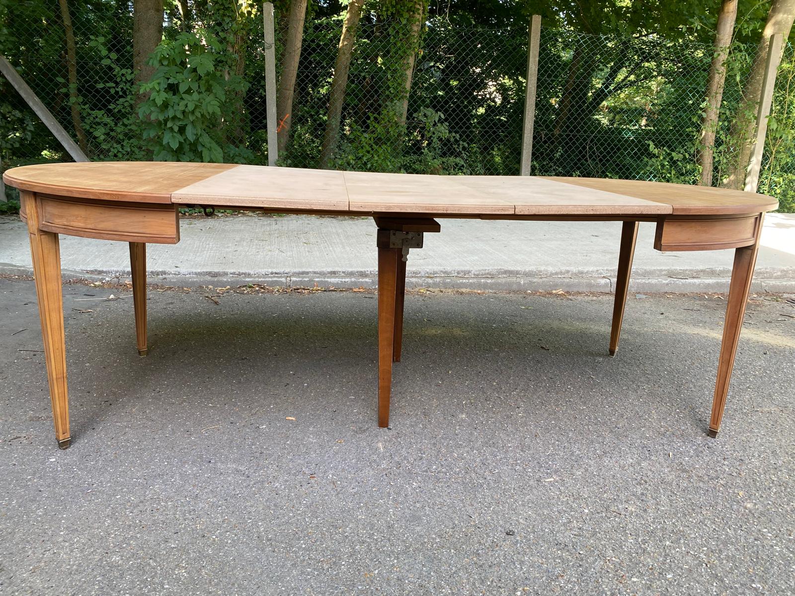 Louis XVI round extendable dining table renovated 230cm 19th century