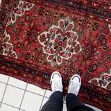 Antique 1920s Persian Hamadan rug, floral medallion, 104cm x 145cm