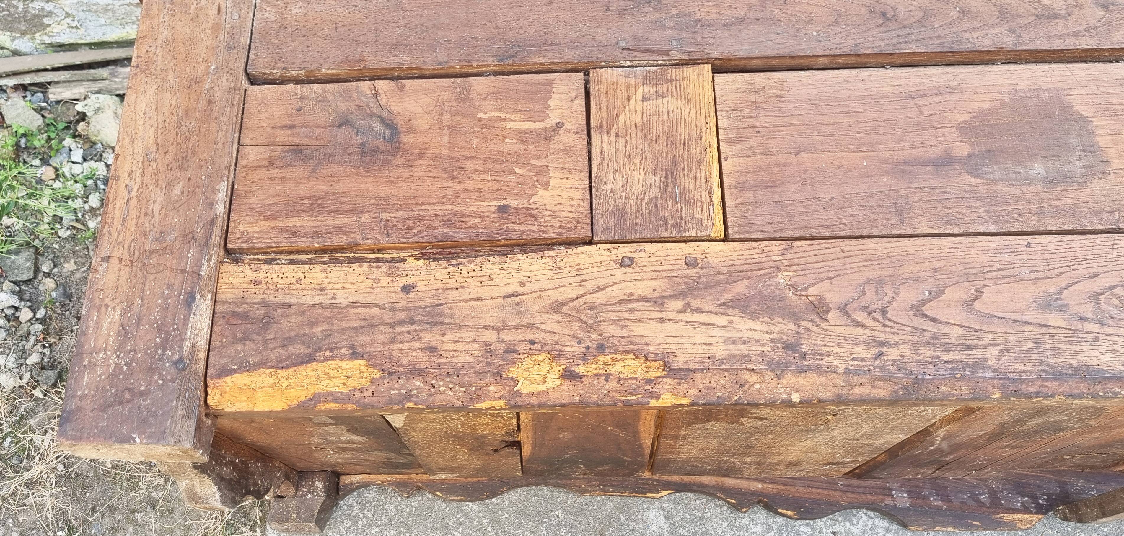 Closed bed chest bench Breton, solid oak pegged wood, nineteenth century