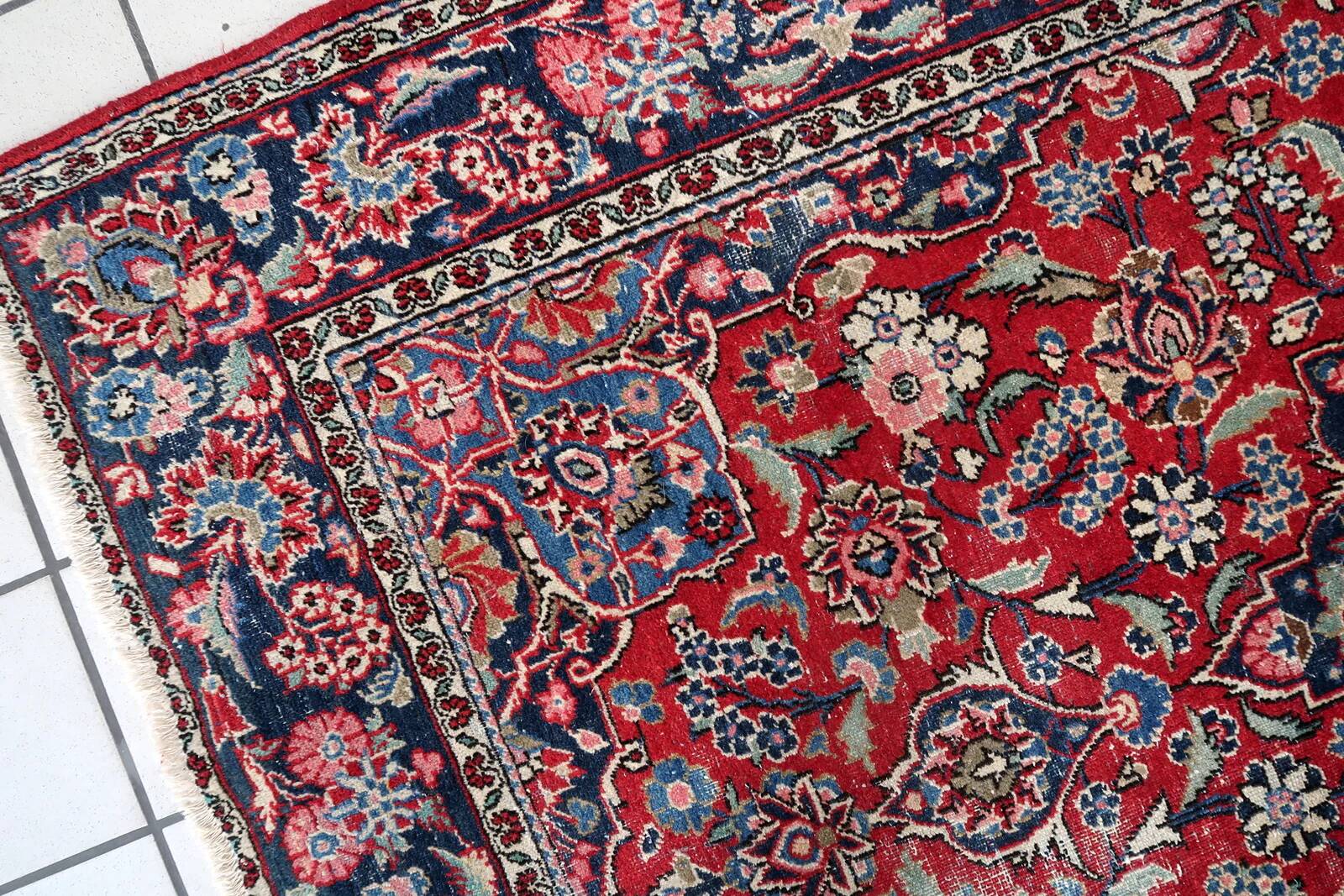 Handmade 1920s Persian Kashan rug 134 x 208 cm - deep ruby & indigo (1C1194)