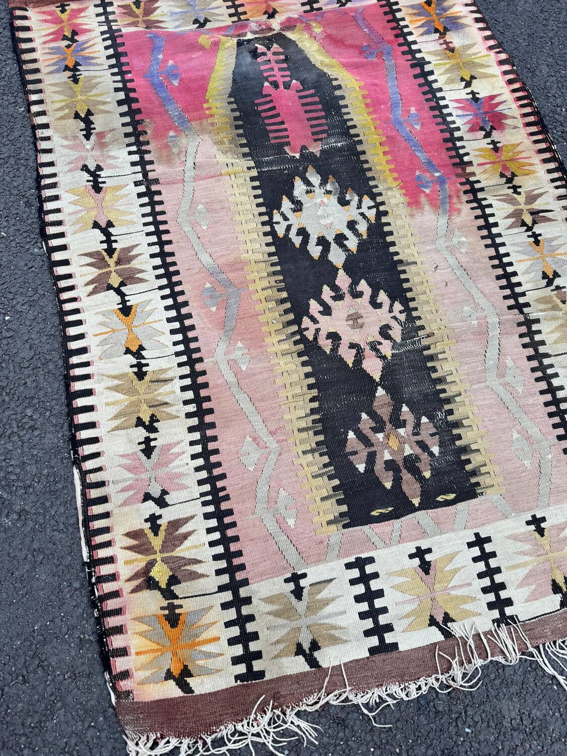 Antique kilim rug with a deep patina – 135 x 91 cm