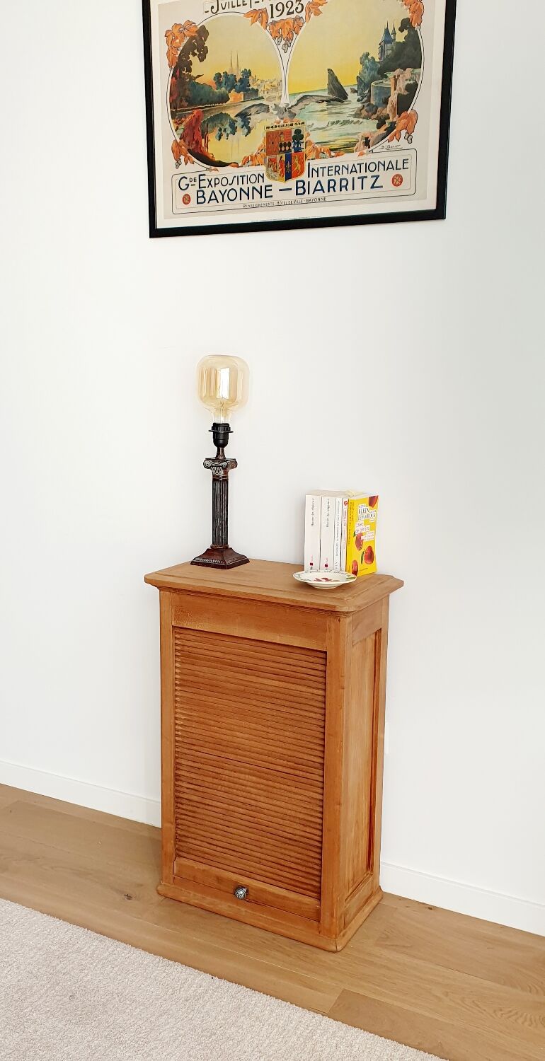 Wooden curtain cabinet