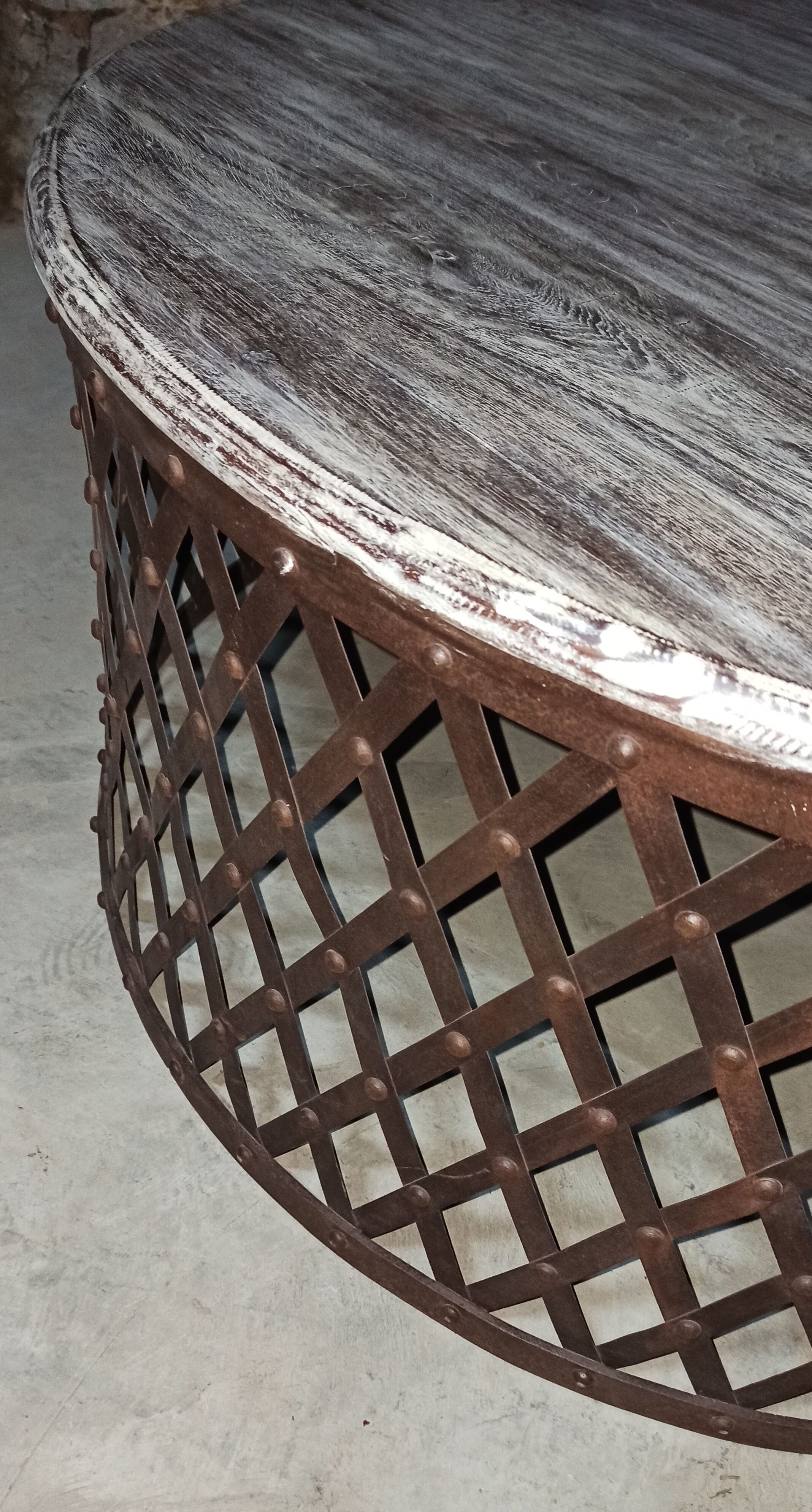 Table basse ronde en bois avec pieds métal