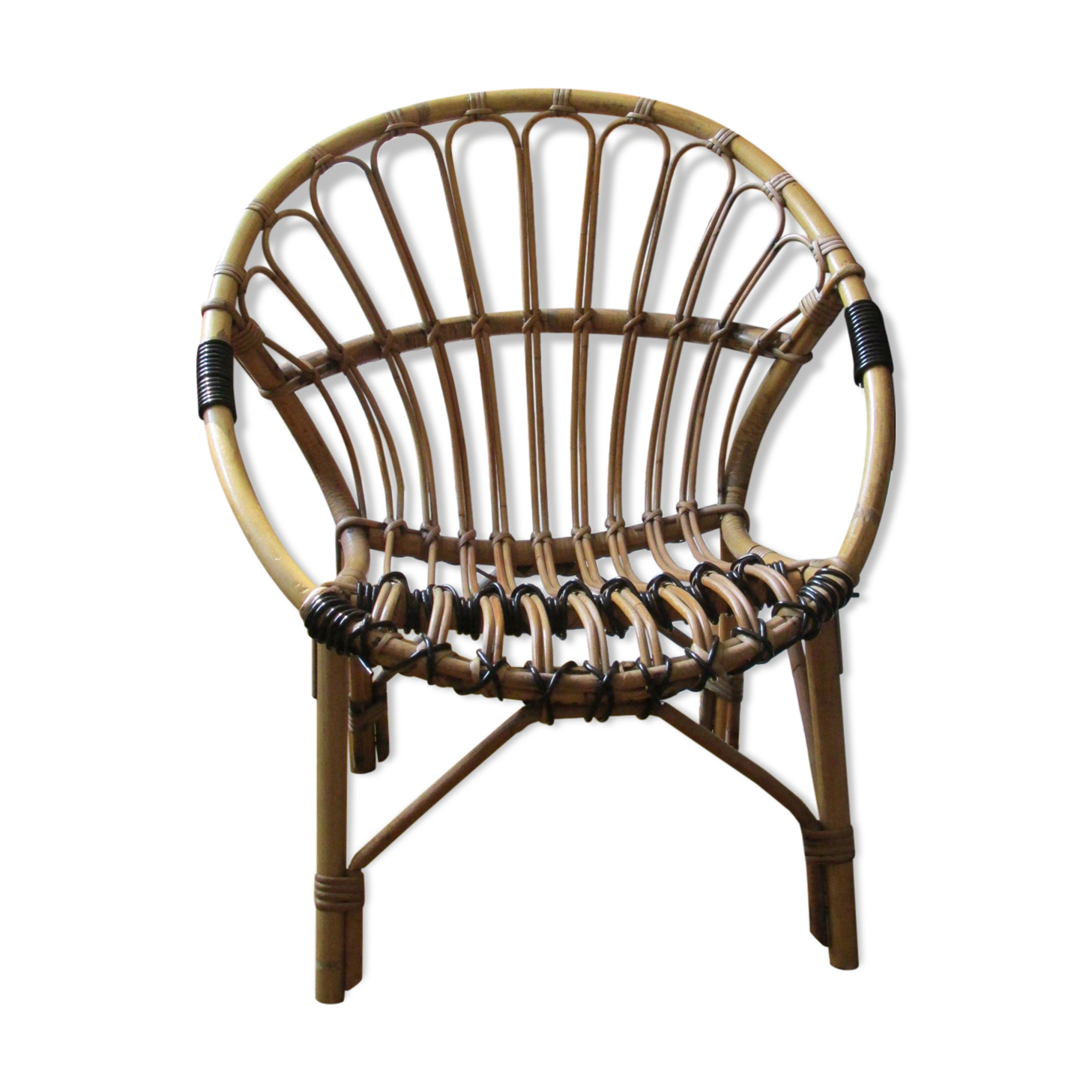 Fauteuil en rotin et scoubidou