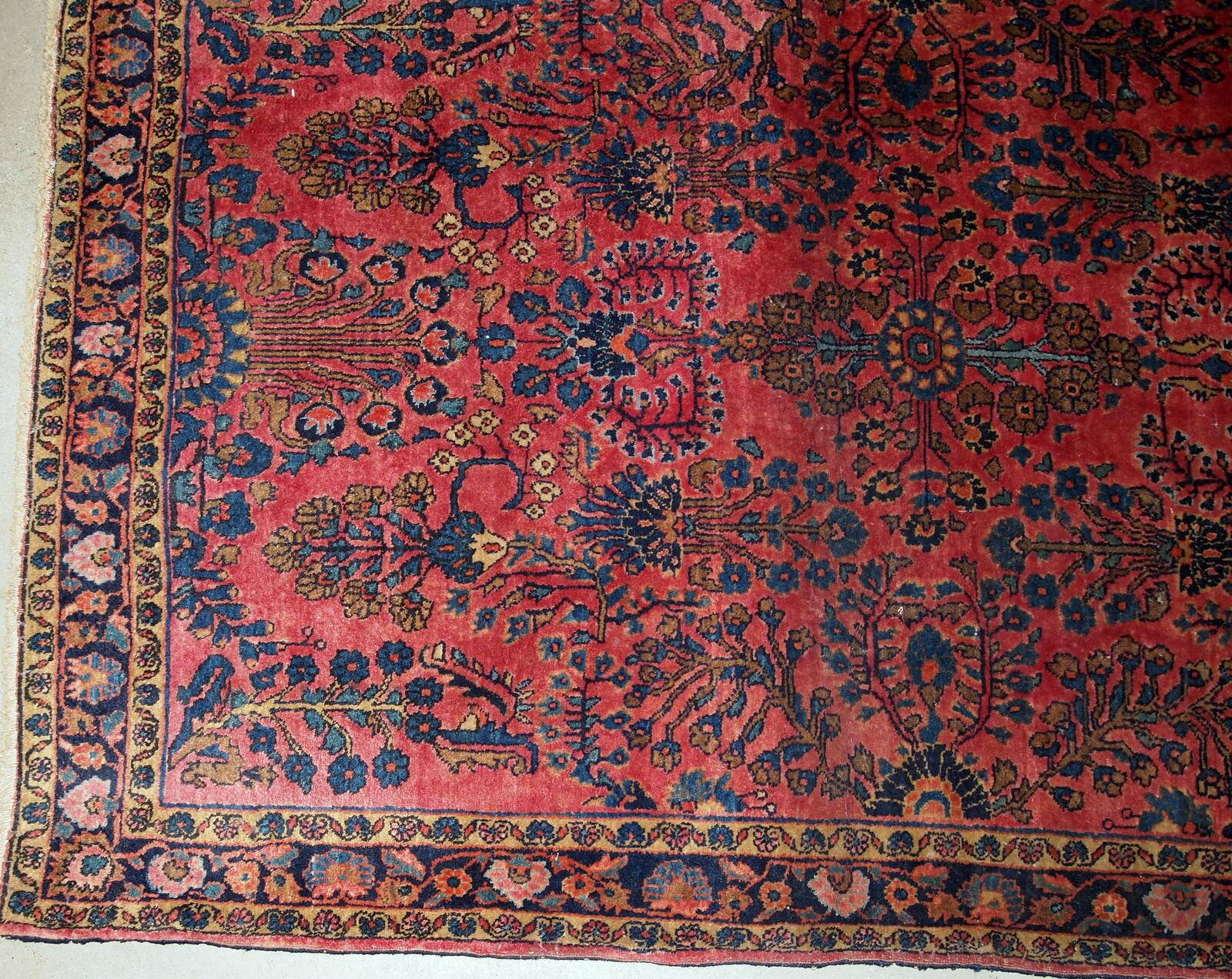 Handmade antique Persian Sarouk rug 112cm x 164cm 1920s - 1B748