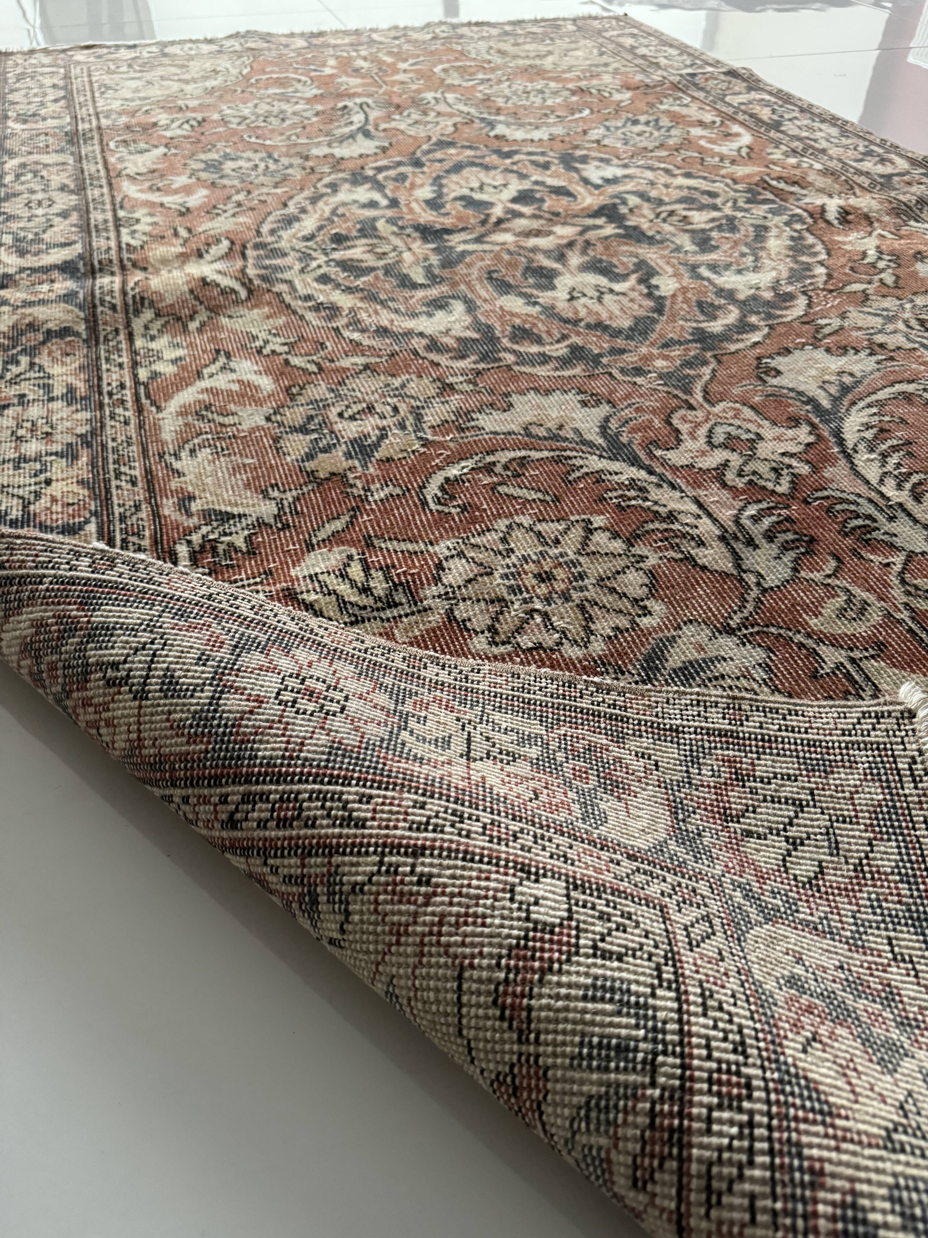 125x217 Cm Hand Knotted Wool Blue Red Tones Vintage Rug, Oriental Turkish Floral Rug