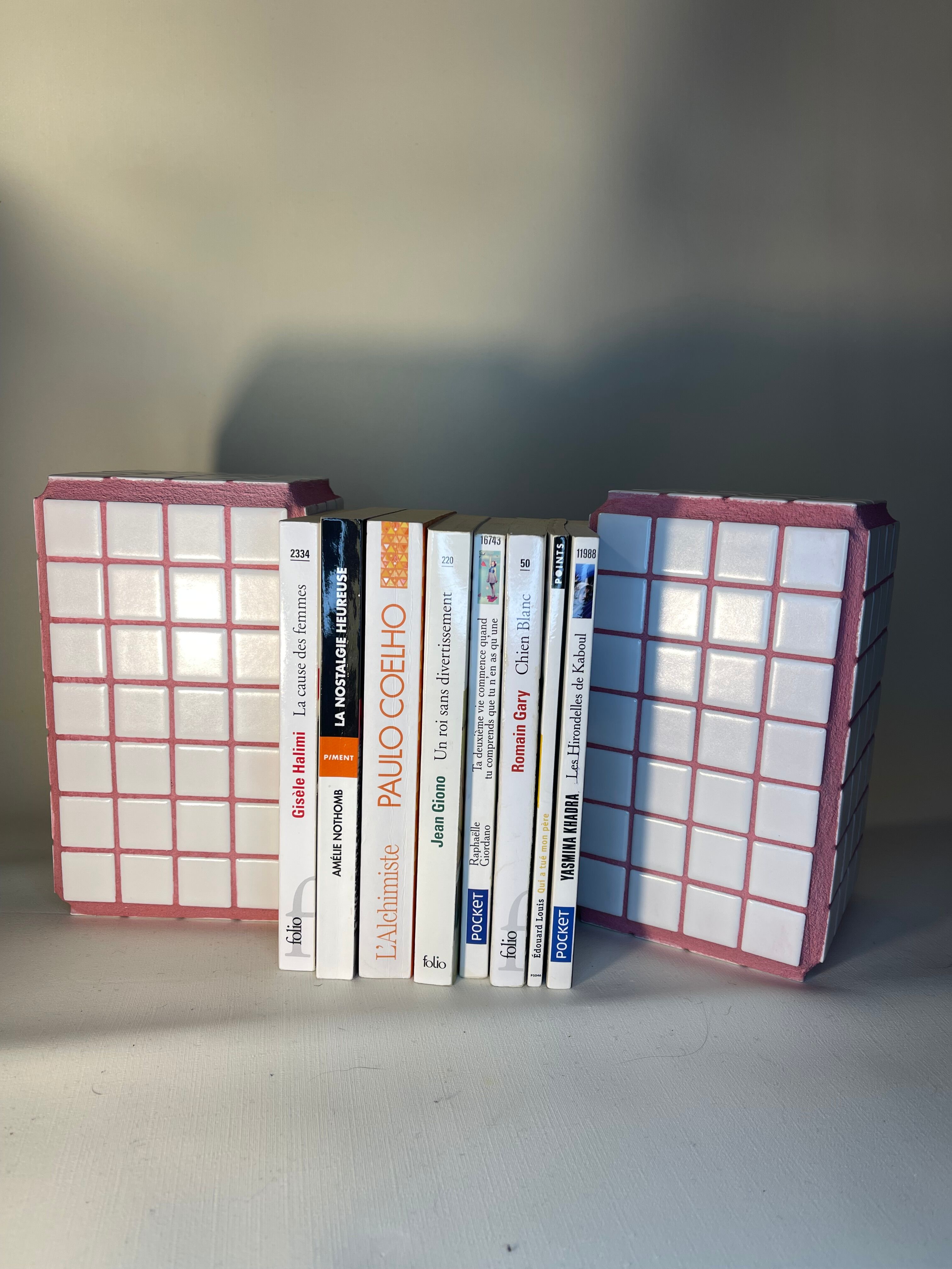 Serre-livres blanc et rose